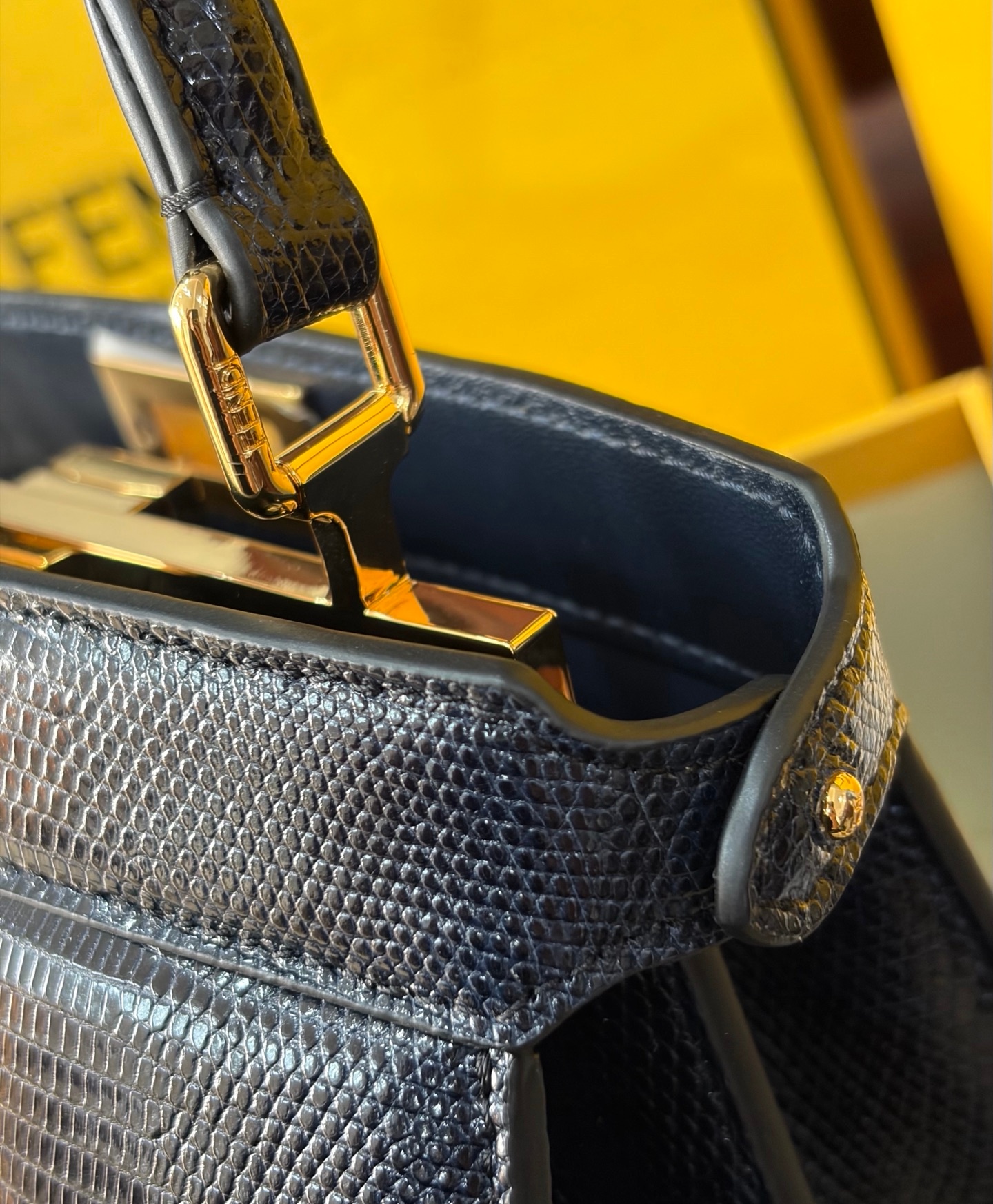 Fendi Peekaboo 335 Black Blue Lizard Leather Shoulder Bag 펜디 피카부 335 블랙 블루 리자드 레더 숄더백 20cm 13