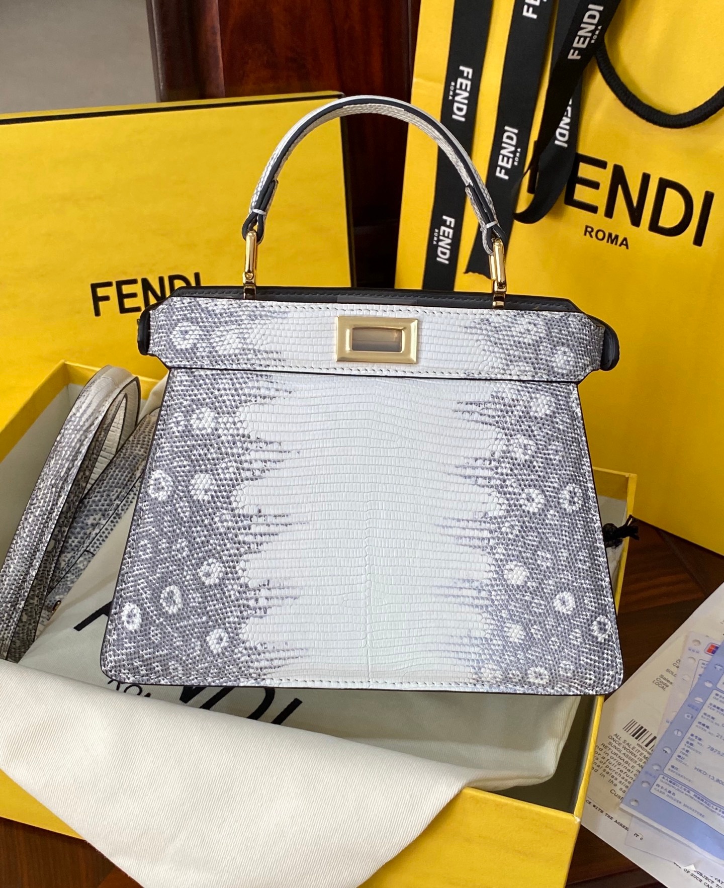 Fendi Peekaboo 335 Lizard Leather Handbag 펜디 피카부 335 리자드 레더 핸드백 20cm 1