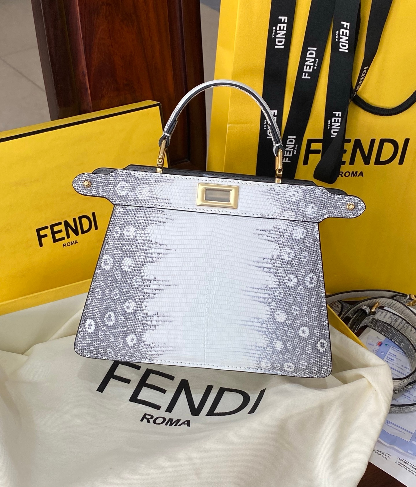 Fendi Peekaboo 335 Lizard Leather Handbag 펜디 피카부 335 리자드 레더 핸드백 20cm 8