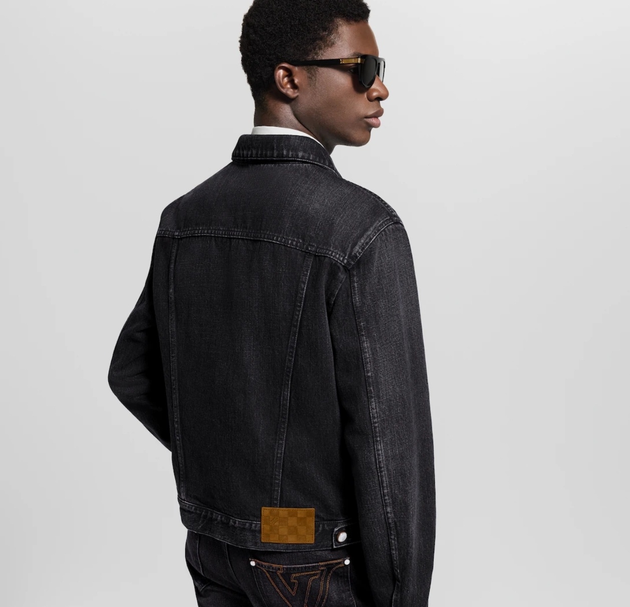 Louis Vuitton LV Embroidered Damier Logo Japanese Denim Trucker Jacket Indigo Blue 루이비통 LV 자수 다미에 로고 재패니즈 데님 트러커 자켓 인디고 블루 3