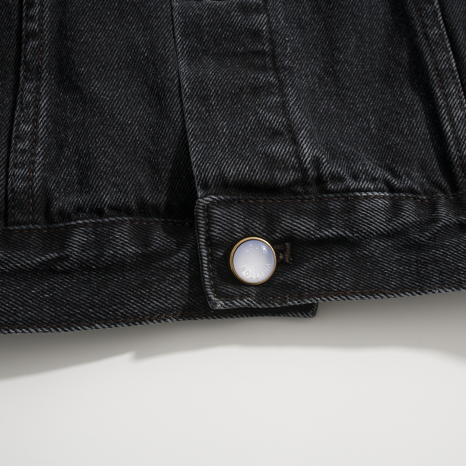 Louis Vuitton LV Embroidered Damier Logo Japanese Denim Trucker Jacket Indigo Blue 루이비통 LV 자수 다미에 로고 재패니즈 데님 트러커 자켓 인디고 블루 10