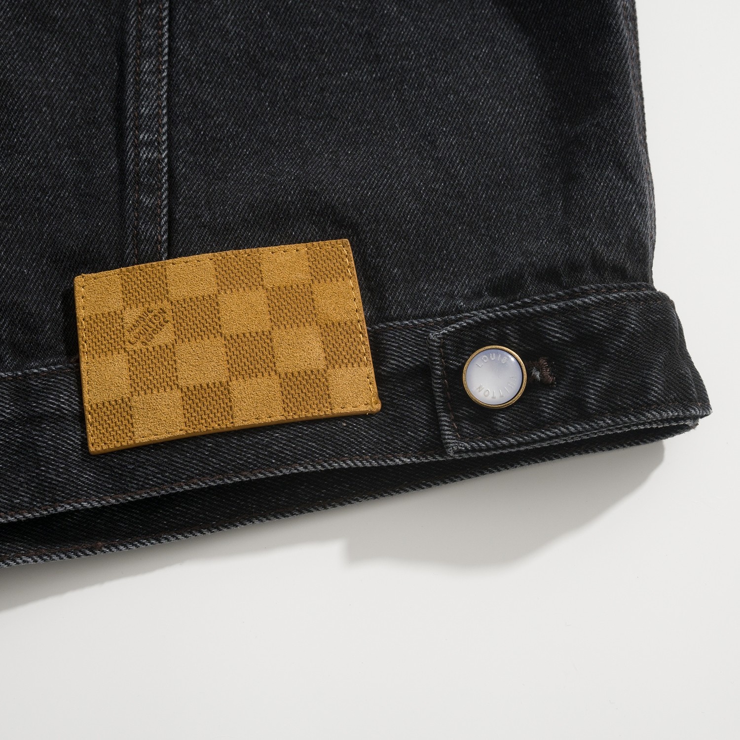 Louis Vuitton LV Embroidered Damier Logo Japanese Denim Trucker Jacket Indigo Blue 루이비통 LV 자수 다미에 로고 재패니즈 데님 트러커 자켓 인디고 블루 11