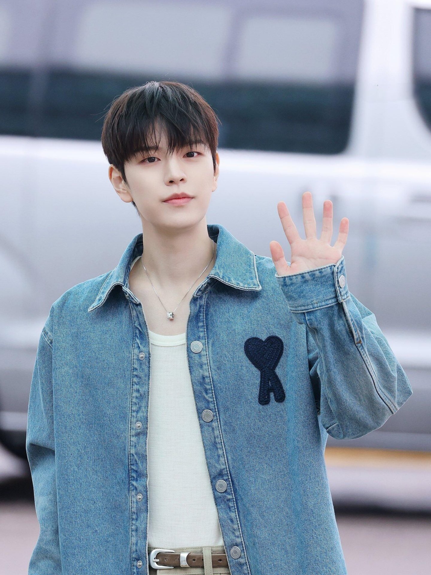 AMI Paris Embroidered Heart Logo Denim Jacket Blue 아미 파리 엠브로이더드 하트 로고 데님 자켓 블루 2