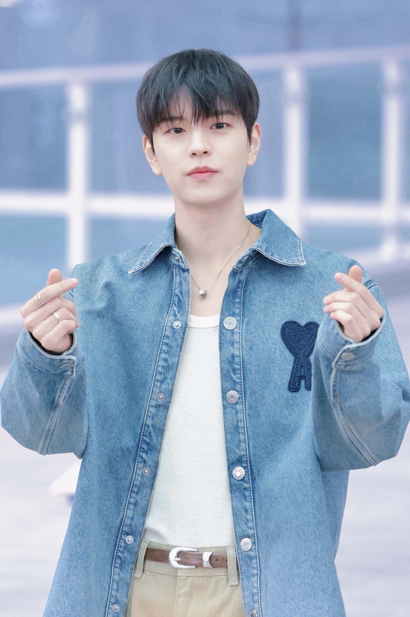 AMI Paris Embroidered Heart Logo Denim Jacket Blue 아미 파리 엠브로이더드 하트 로고 데님 자켓 블루 4