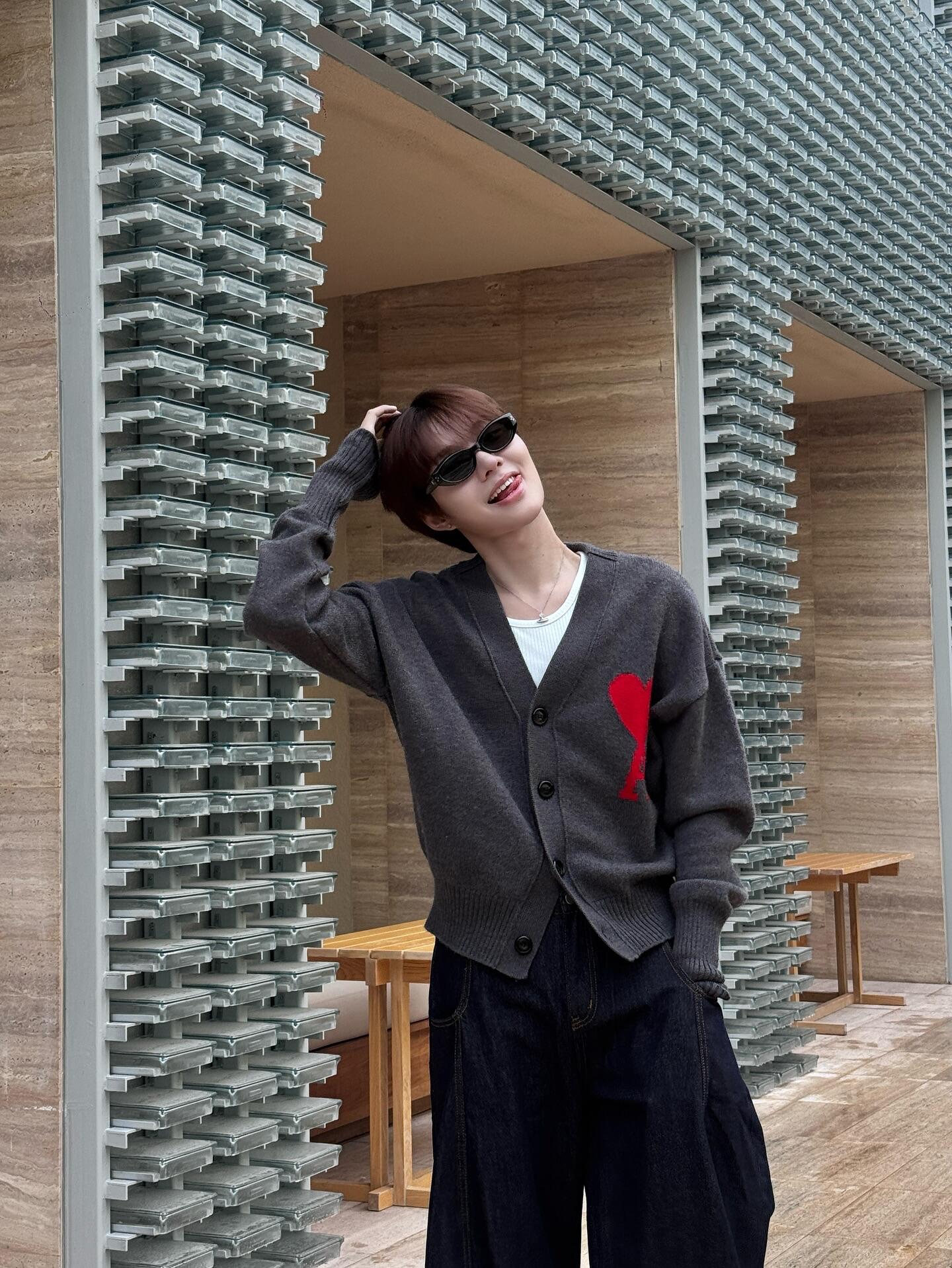 AMI Paris Heart Jacquard Merino Wool Cardigan Ivory Red 아미 파리 하트 자카드 메리노 울 가디건 아이보리 레드 3