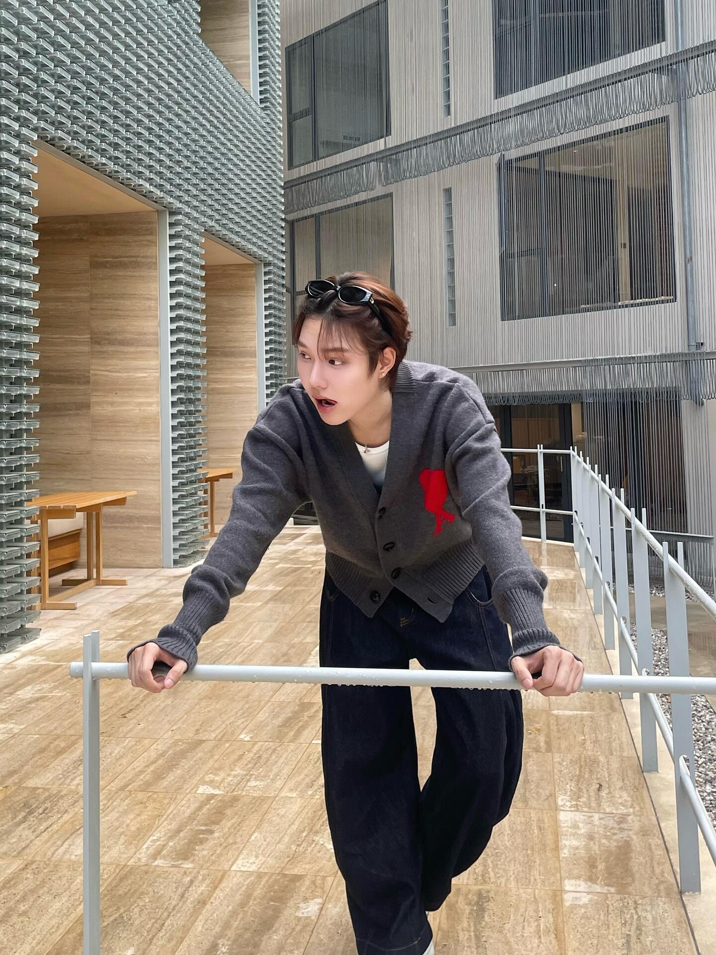 AMI Paris Heart Jacquard Merino Wool Cardigan Ivory Red 아미 파리 하트 자카드 메리노 울 가디건 아이보리 레드 4