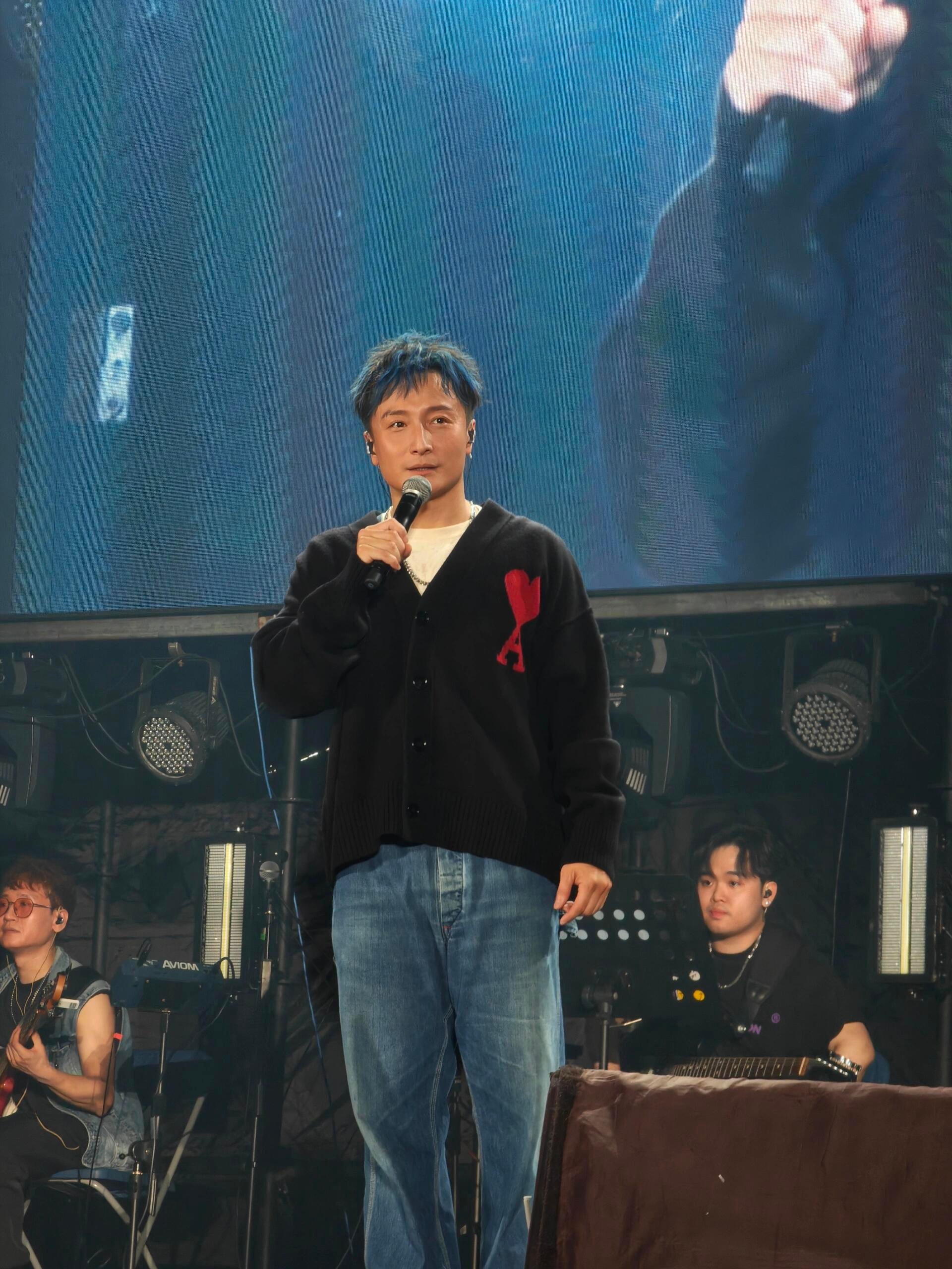 AMI Paris Heart Jacquard Merino Wool Cardigan Ivory Red 아미 파리 하트 자카드 메리노 울 가디건 아이보리 레드 1