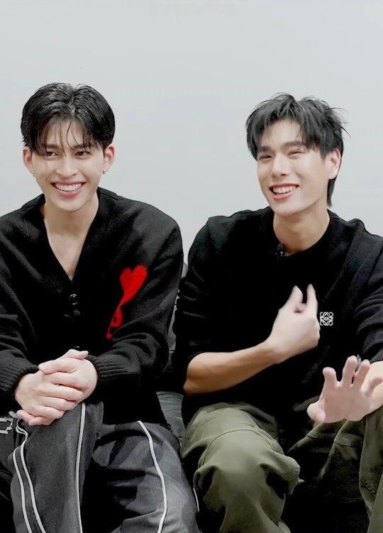 AMI Paris Heart Jacquard Merino Wool Cardigan Ivory Red 아미 파리 하트 자카드 메리노 울 가디건 아이보리 레드 2