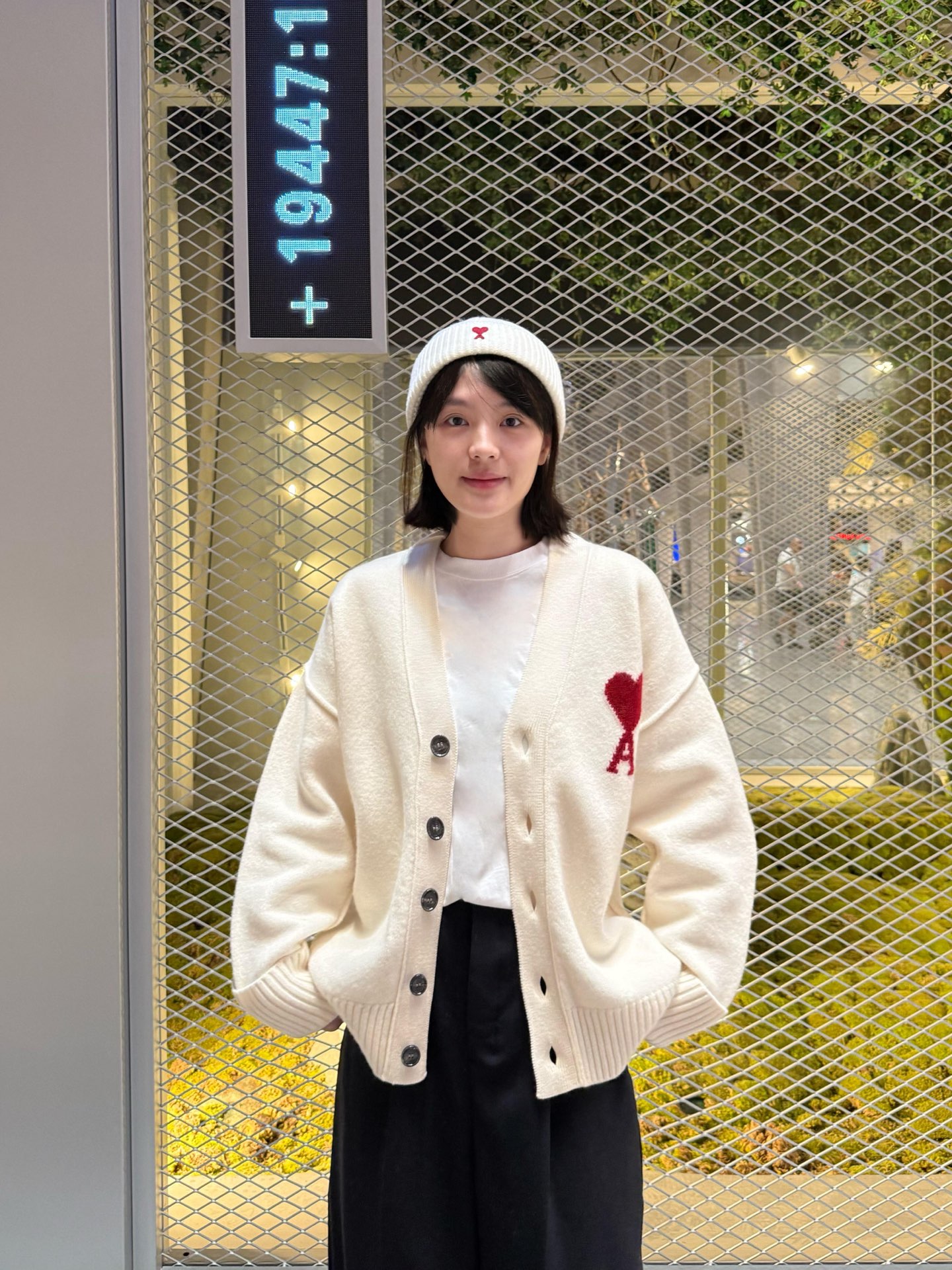 AMI Paris Heart Jacquard Merino Wool Cardigan Ivory Red 아미 파리 하트 자카드 메리노 울 가디건 아이보리 레드 2