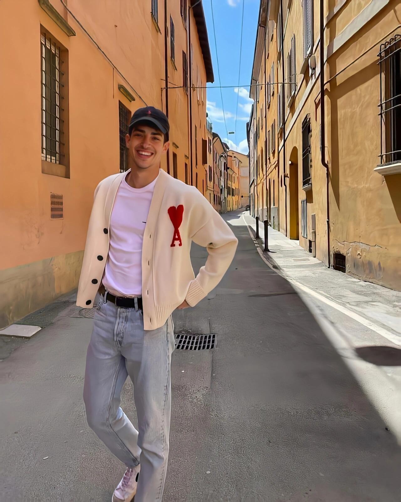 AMI Paris Heart Jacquard Merino Wool Cardigan Ivory Red 아미 파리 하트 자카드 메리노 울 가디건 아이보리 레드 3