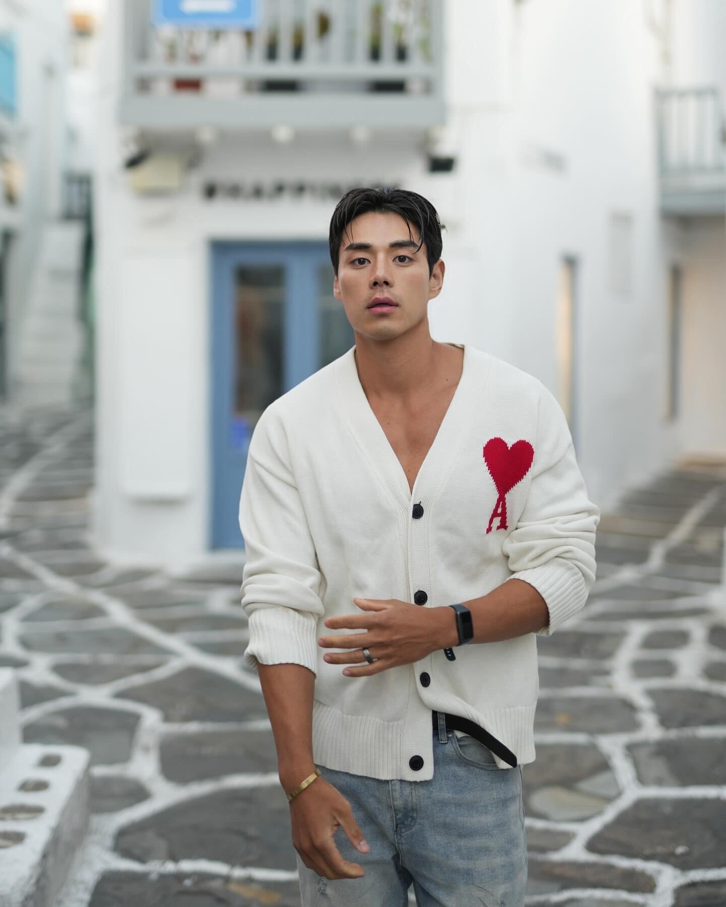 AMI Paris Heart Jacquard Merino Wool Cardigan Ivory Red 아미 파리 하트 자카드 메리노 울 가디건 아이보리 레드 4