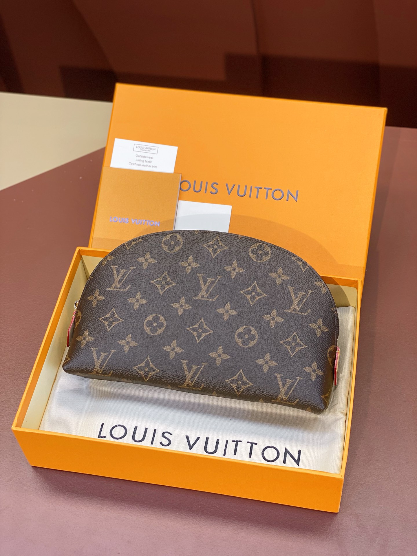 Louis Vuitton Cosmetic Pouch Large M47353 Monogram Canvas Toiletry Bag 루이비통 코스메틱 파우치 라지 M47353 모노그램 캔버스 화장품 파우치 24cm 1