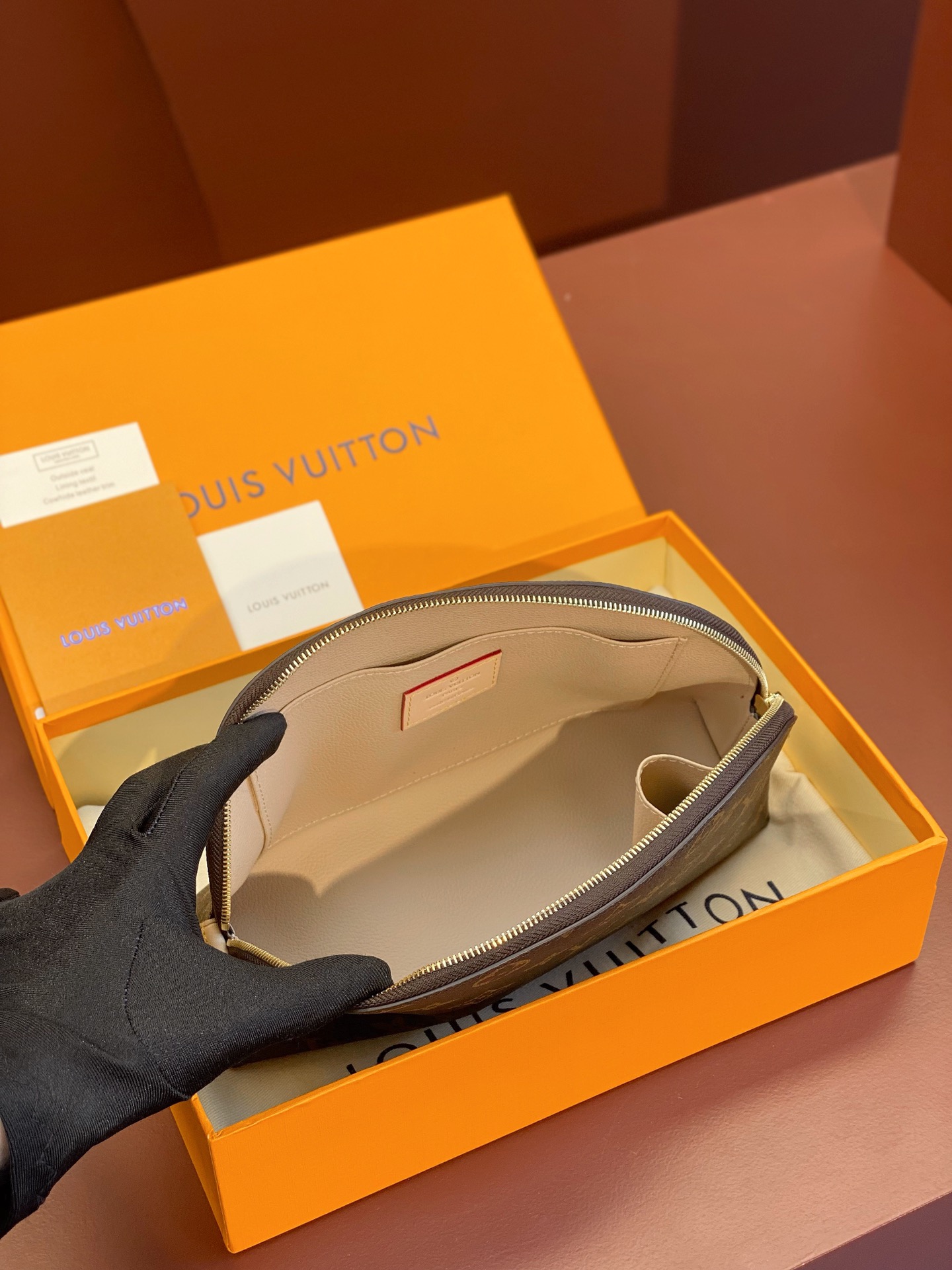 Louis Vuitton Cosmetic Pouch Large M47353 Monogram Canvas Toiletry Bag 루이비통 코스메틱 파우치 라지 M47353 모노그램 캔버스 화장품 파우치 24cm 6