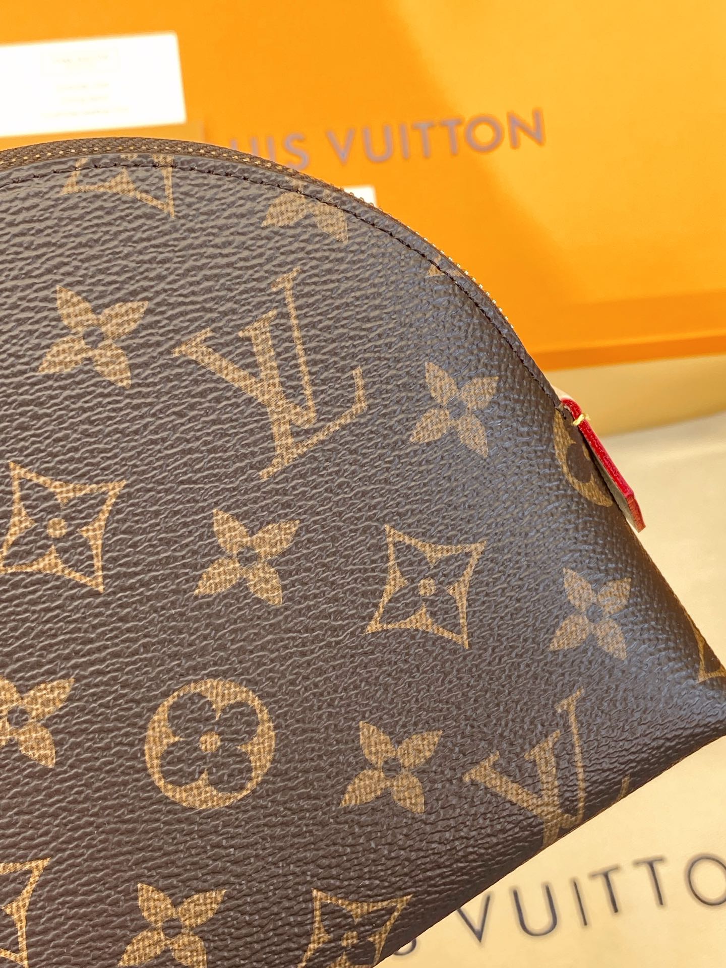 Louis Vuitton Cosmetic Pouch Large M47353 Monogram Canvas Toiletry Bag 루이비통 코스메틱 파우치 라지 M47353 모노그램 캔버스 화장품 파우치 24cm 9