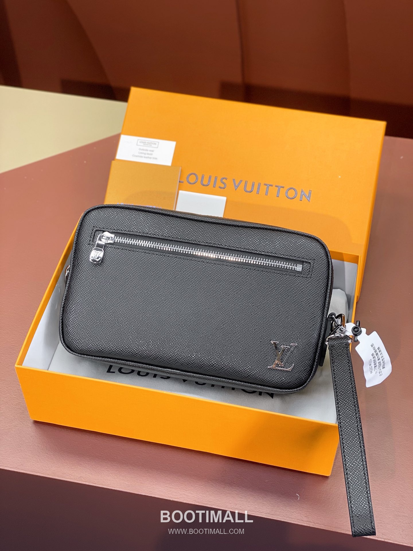 Louis Vuitton Pochette Kasai Taiga Leather Black Clutch Bag 루이비통 포쉐트 카사이 M30441 타이가 레더 블랙 클러치백 25cm 1