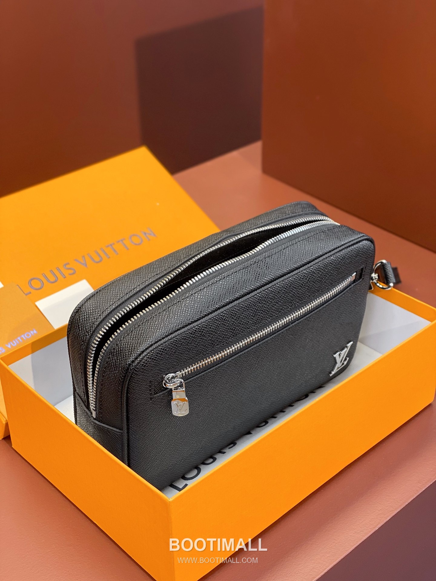 Louis Vuitton Pochette Kasai Taiga Leather Black Clutch Bag 루이비통 포쉐트 카사이 M30441 타이가 레더 블랙 클러치백 25cm 5