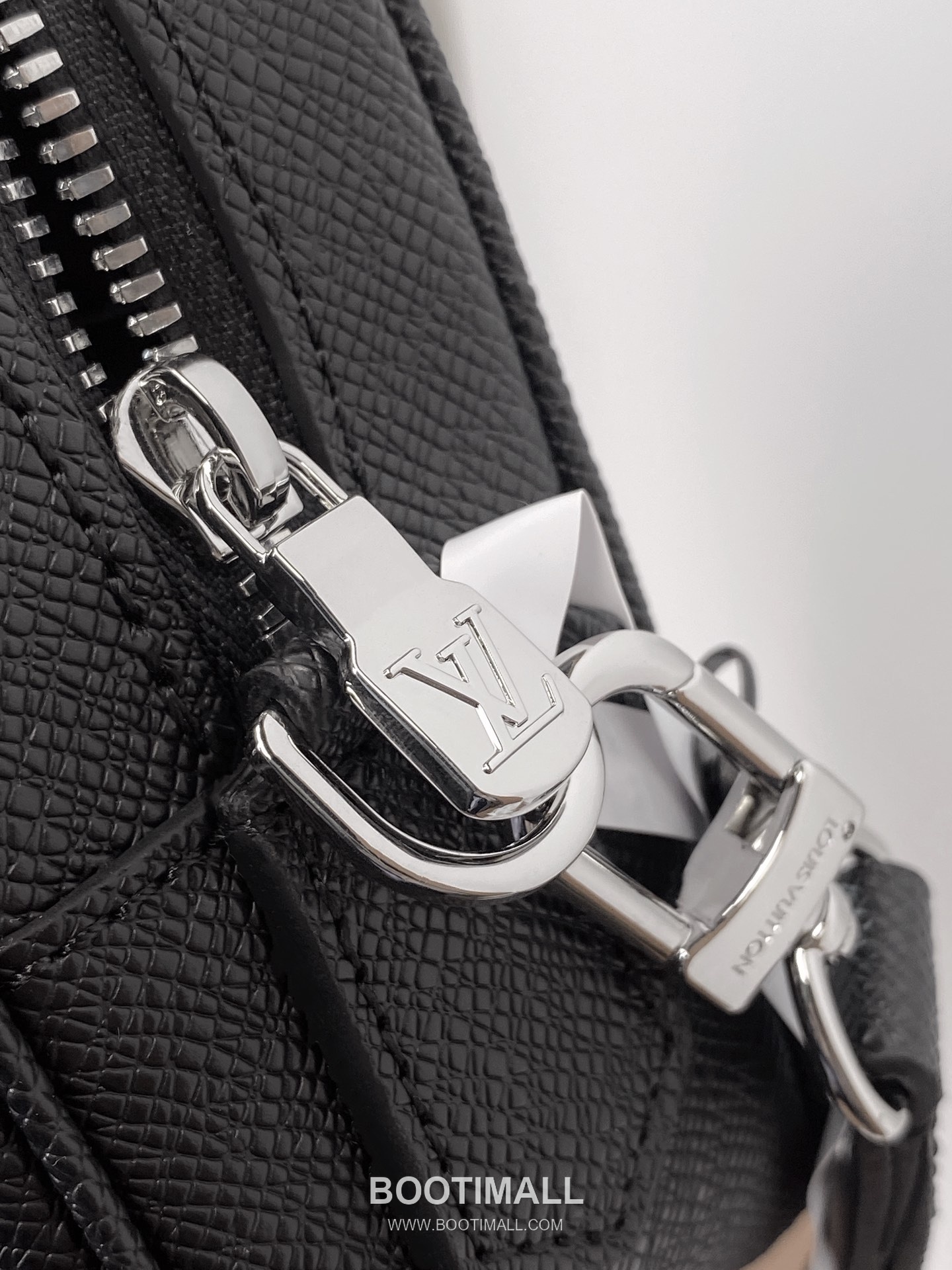 Louis Vuitton Pochette Kasai Taiga Leather Black Clutch Bag 루이비통 포쉐트 카사이 M30441 타이가 레더 블랙 클러치백 25cm 9