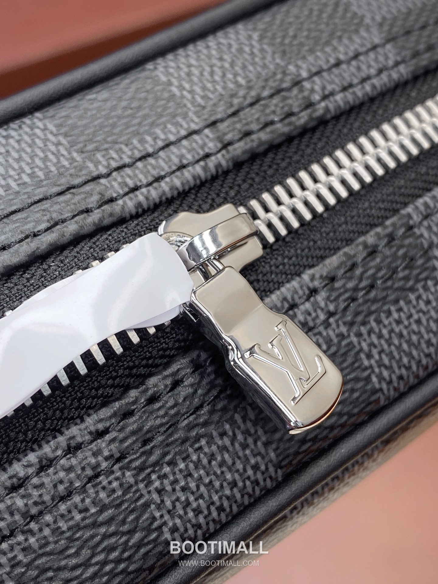 Louis Vuitton Toiletry Pouch 26 M47522 Damier Graphite Canvas Black Grey Clutch Bag 루이비통 토일러트리 파우치 26 M47522 다미에 그라파이트 캔버스 블랙 그레이 클러치백 21cm 8