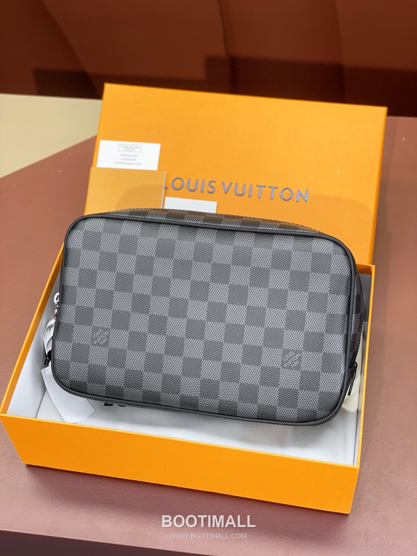 Louis Vuitton Toiletry Pouch 26 Black Monogram Canvas Clutch Bag 루이비통 토일러트리 파우치 26 M47521 블랙 모노그램 캔버스 클러치백 26cm 1