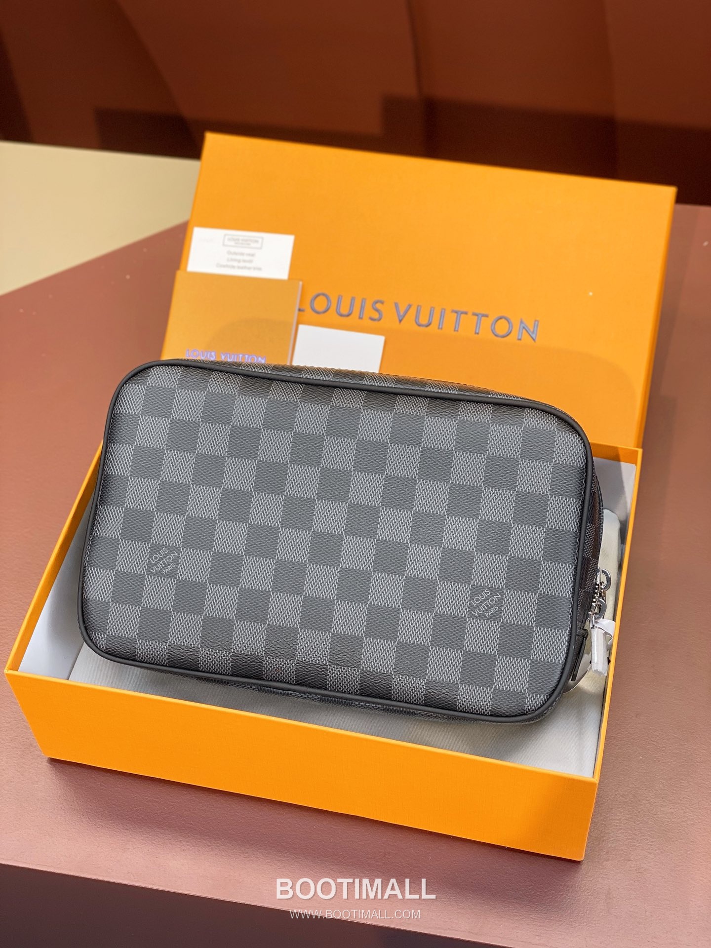 Louis Vuitton Toiletry Pouch 26 Black Monogram Canvas Clutch Bag 루이비통 토일러트리 파우치 26 M47521 블랙 모노그램 캔버스 클러치백 26cm 2
