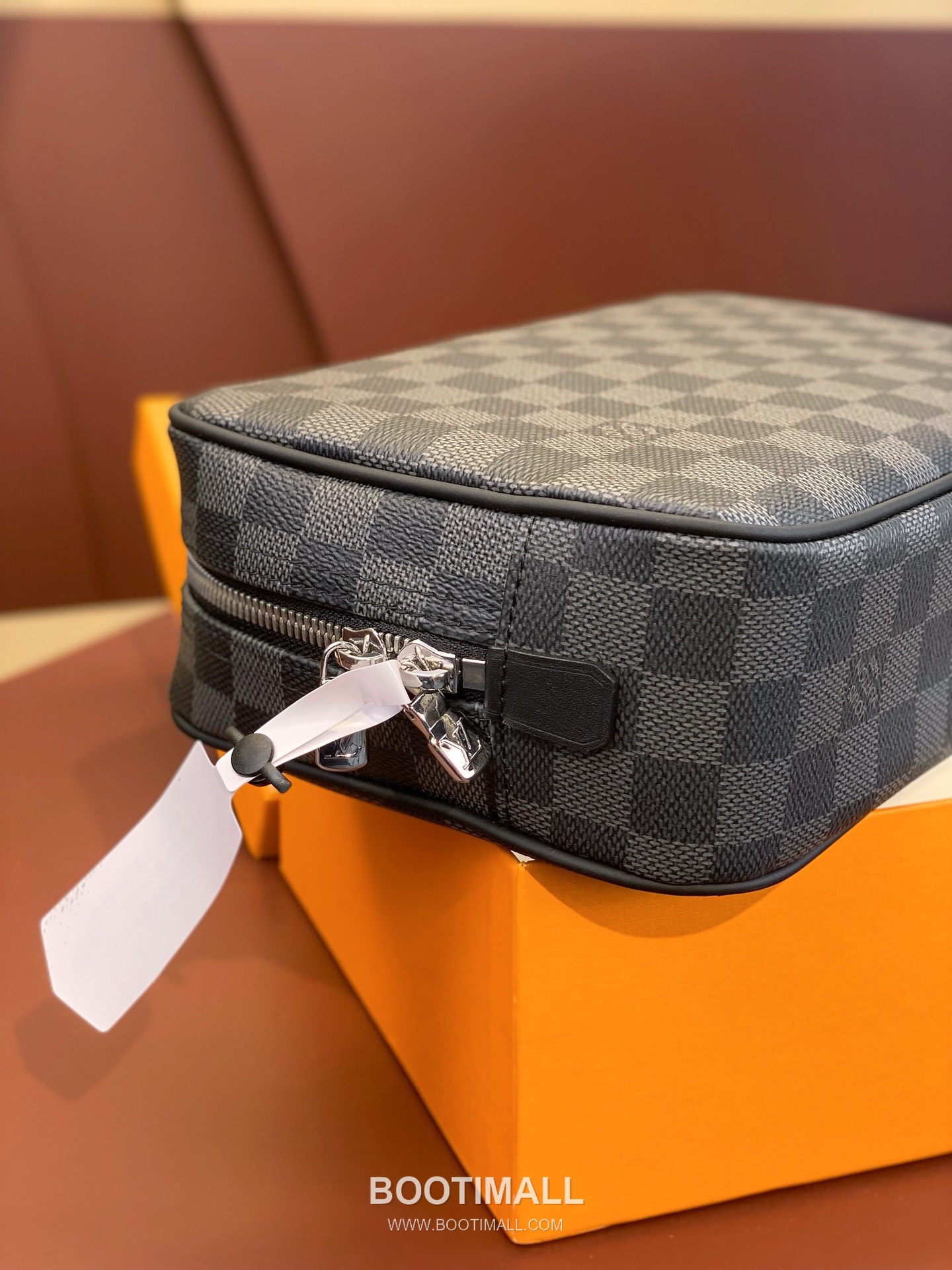 Louis Vuitton Toiletry Pouch 26 Black Monogram Canvas Clutch Bag 루이비통 토일러트리 파우치 26 M47521 블랙 모노그램 캔버스 클러치백 26cm 4