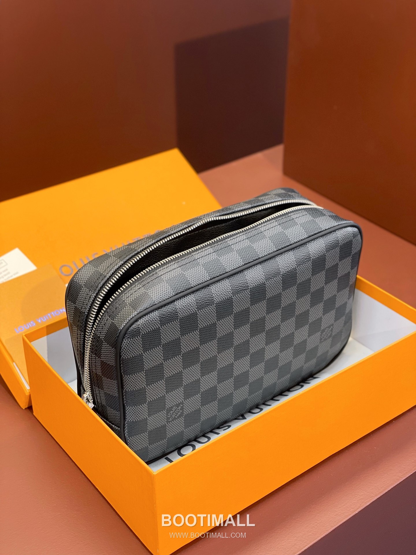 Louis Vuitton Toiletry Pouch 26 Black Monogram Canvas Clutch Bag 루이비통 토일러트리 파우치 26 M47521 블랙 모노그램 캔버스 클러치백 26cm 5