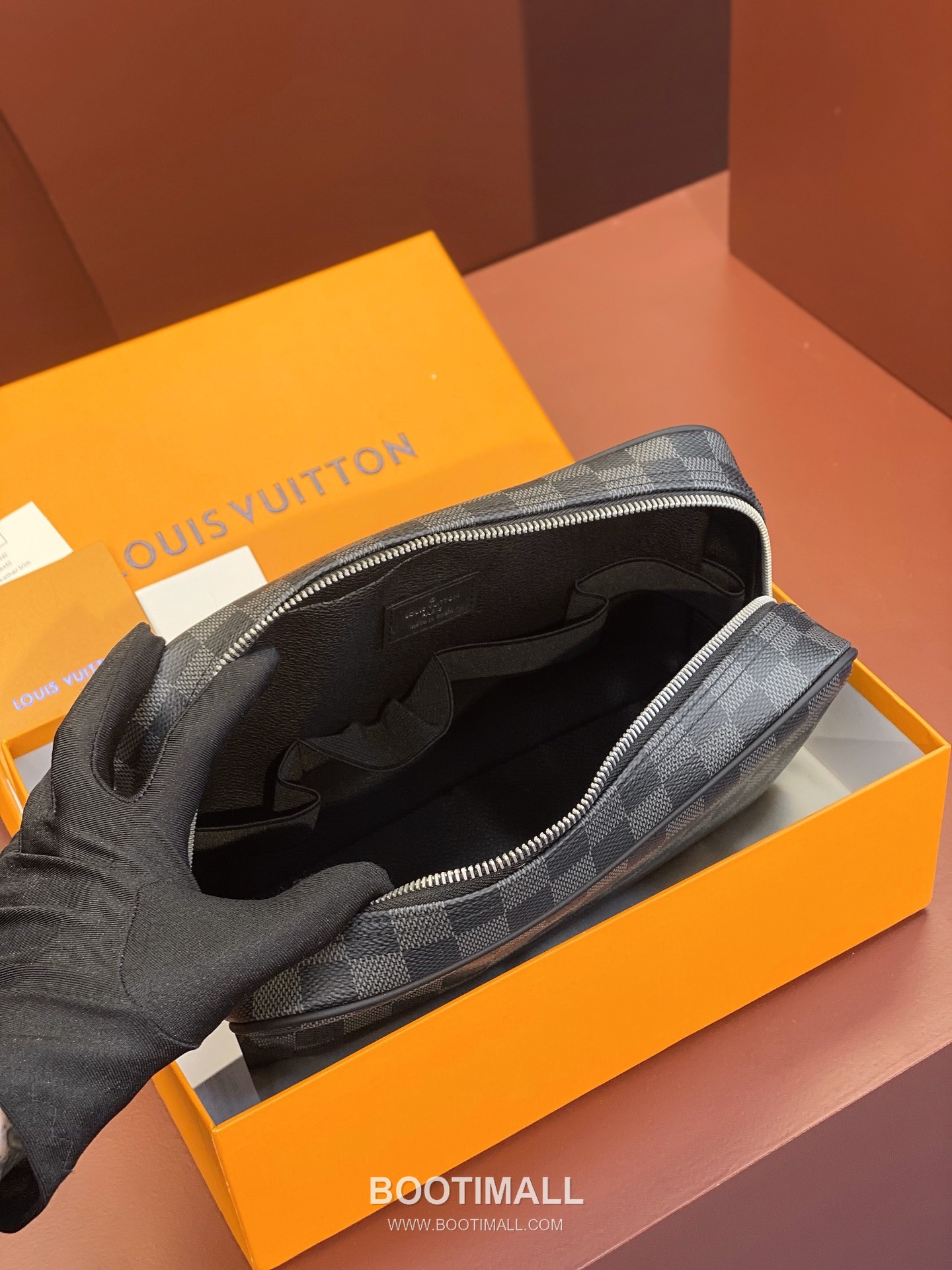 Louis Vuitton Toiletry Pouch 26 Black Monogram Canvas Clutch Bag 루이비통 토일러트리 파우치 26 M47521 블랙 모노그램 캔버스 클러치백 26cm 6