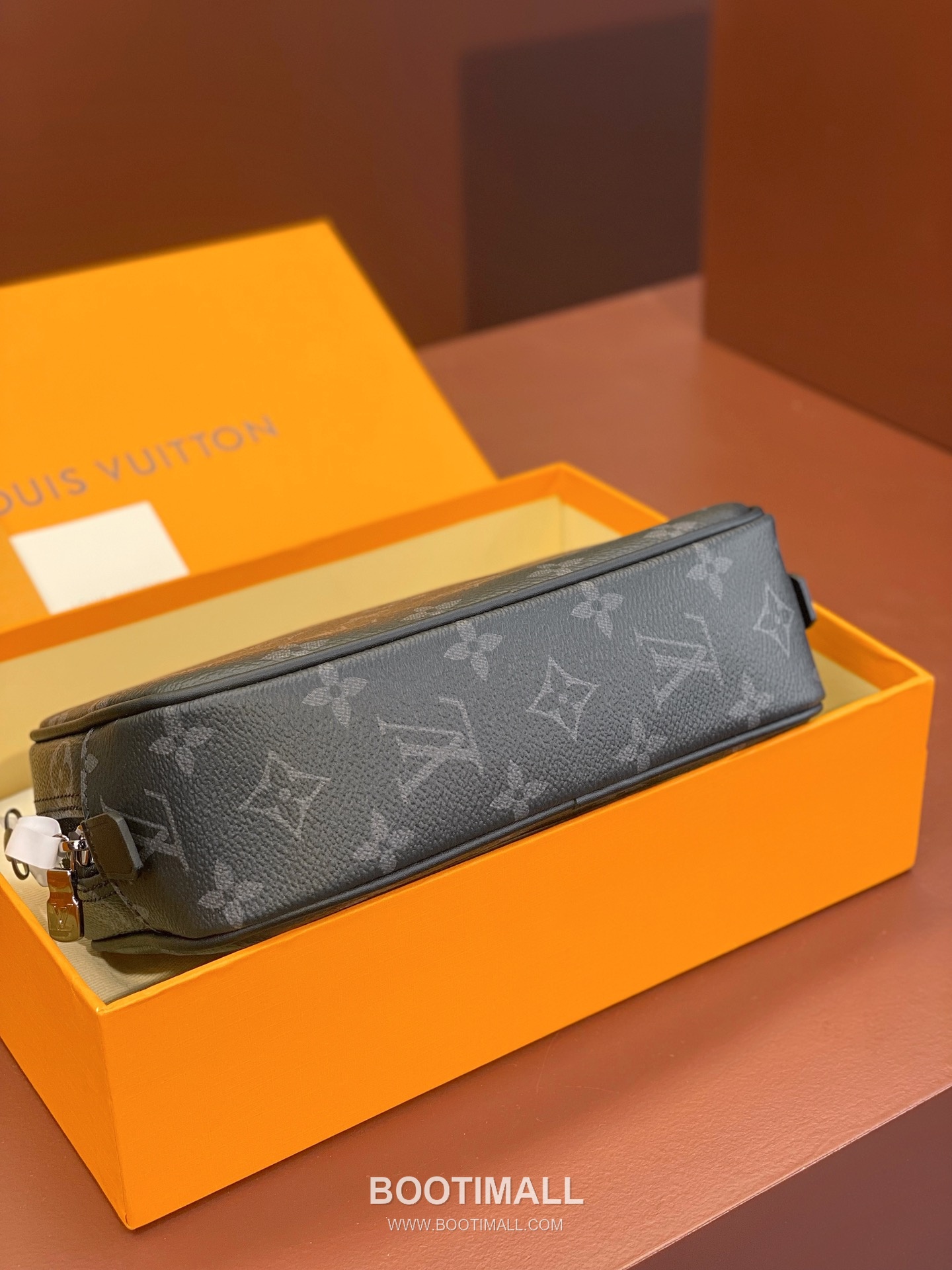 Louis Vuitton Toiletry Pouch 15 M43384 Monogram Canvas Black Flower Clutch 루이비통 토일러트리 파우치 15 M43384 모노그램 캔버스 블랙 플라워 클러치 21cm 3