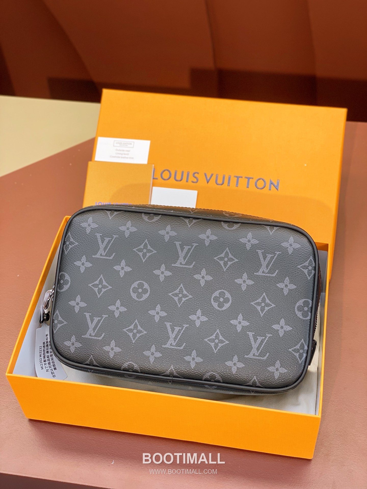 Louis Vuitton Toiletry Pouch 26 Monogram Canvas Black Clutch Bag 루이비통 토일러트리 파우치 26 M43383 모노그램 캔버스 블랙 클러치백 26cm 1