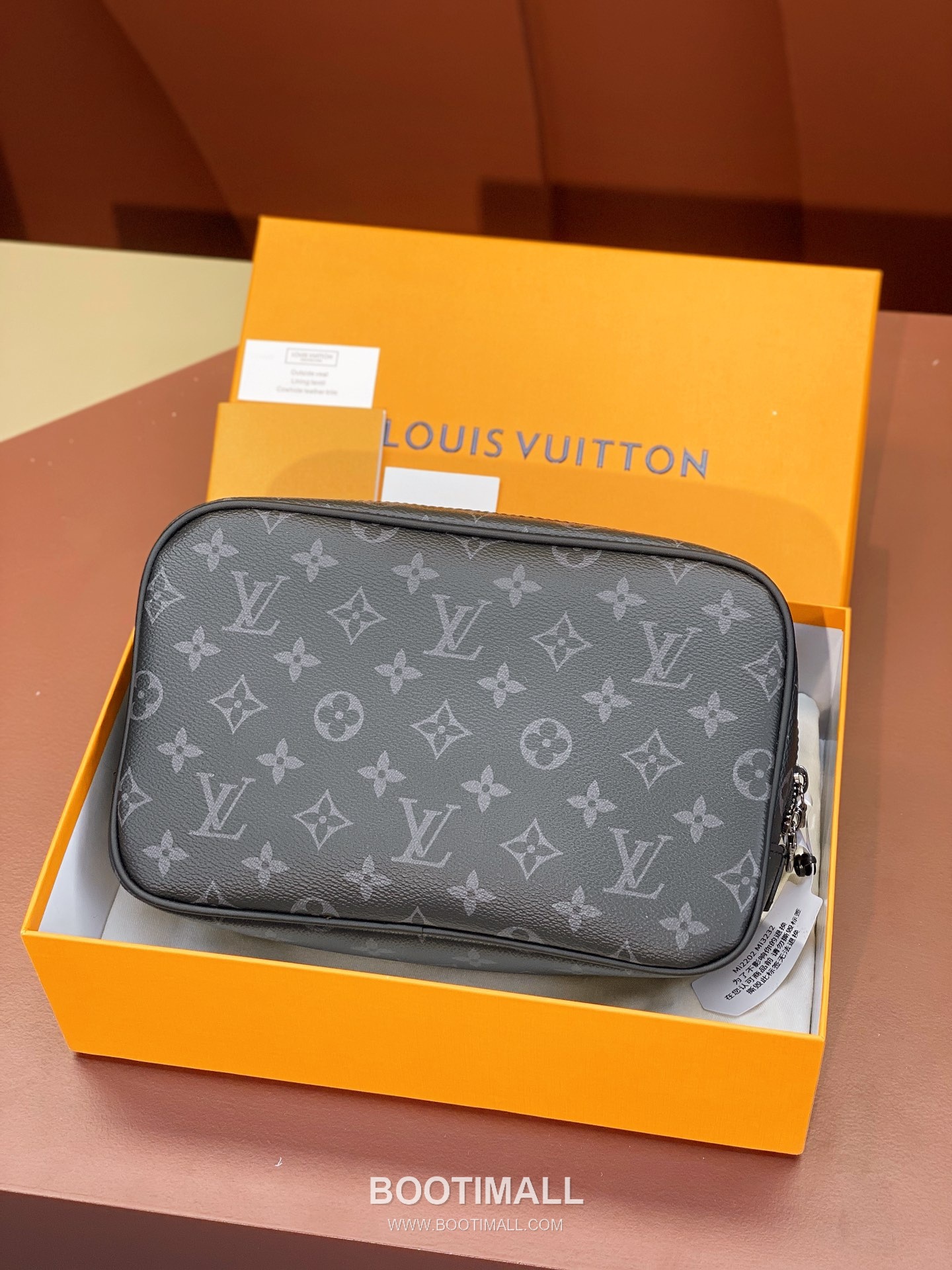 Louis Vuitton Toiletry Pouch 26 Monogram Canvas Black Clutch Bag 루이비통 토일러트리 파우치 26 M43383 모노그램 캔버스 블랙 클러치백 26cm 2