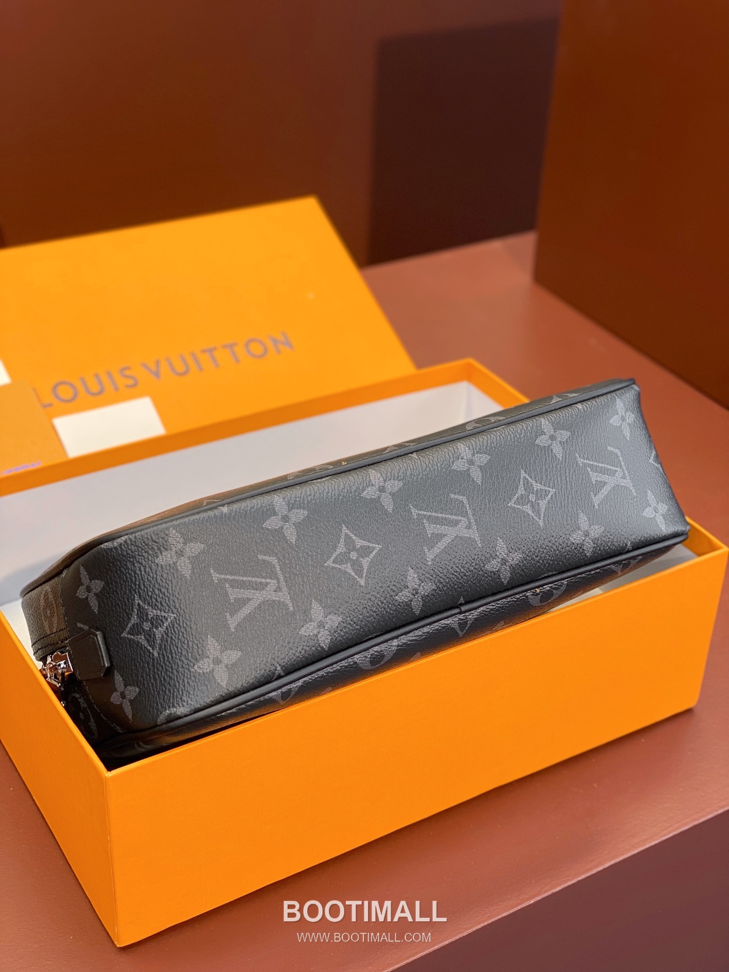 Louis Vuitton Toiletry Pouch 26 Monogram Canvas Black Clutch Bag 루이비통 토일러트리 파우치 26 M43383 모노그램 캔버스 블랙 클러치백 26cm 3