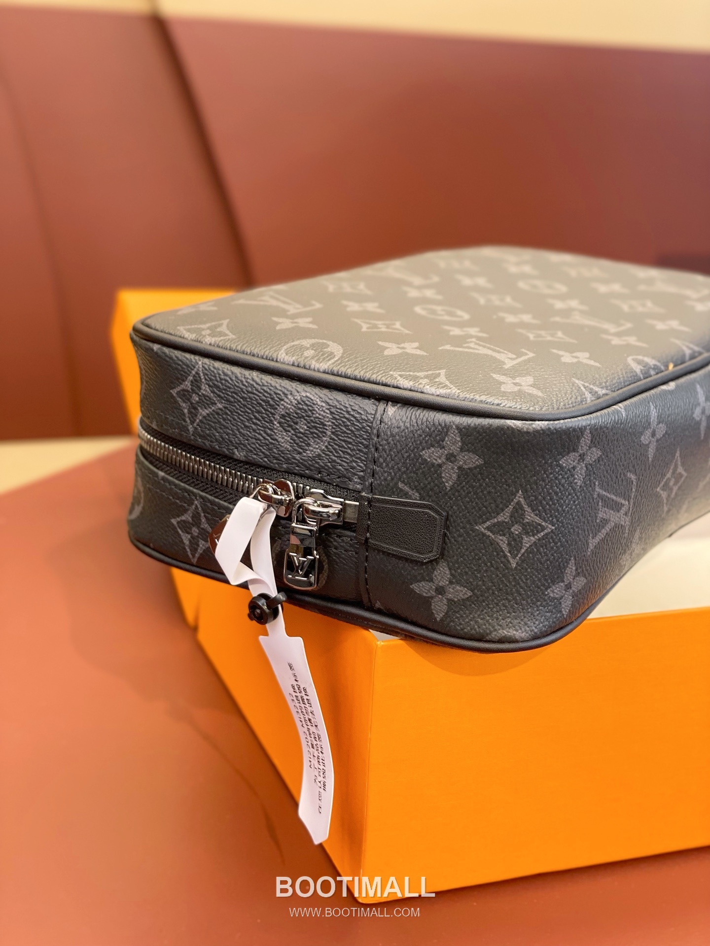 Louis Vuitton Toiletry Pouch 26 Monogram Canvas Black Clutch Bag 루이비통 토일러트리 파우치 26 M43383 모노그램 캔버스 블랙 클러치백 26cm 4