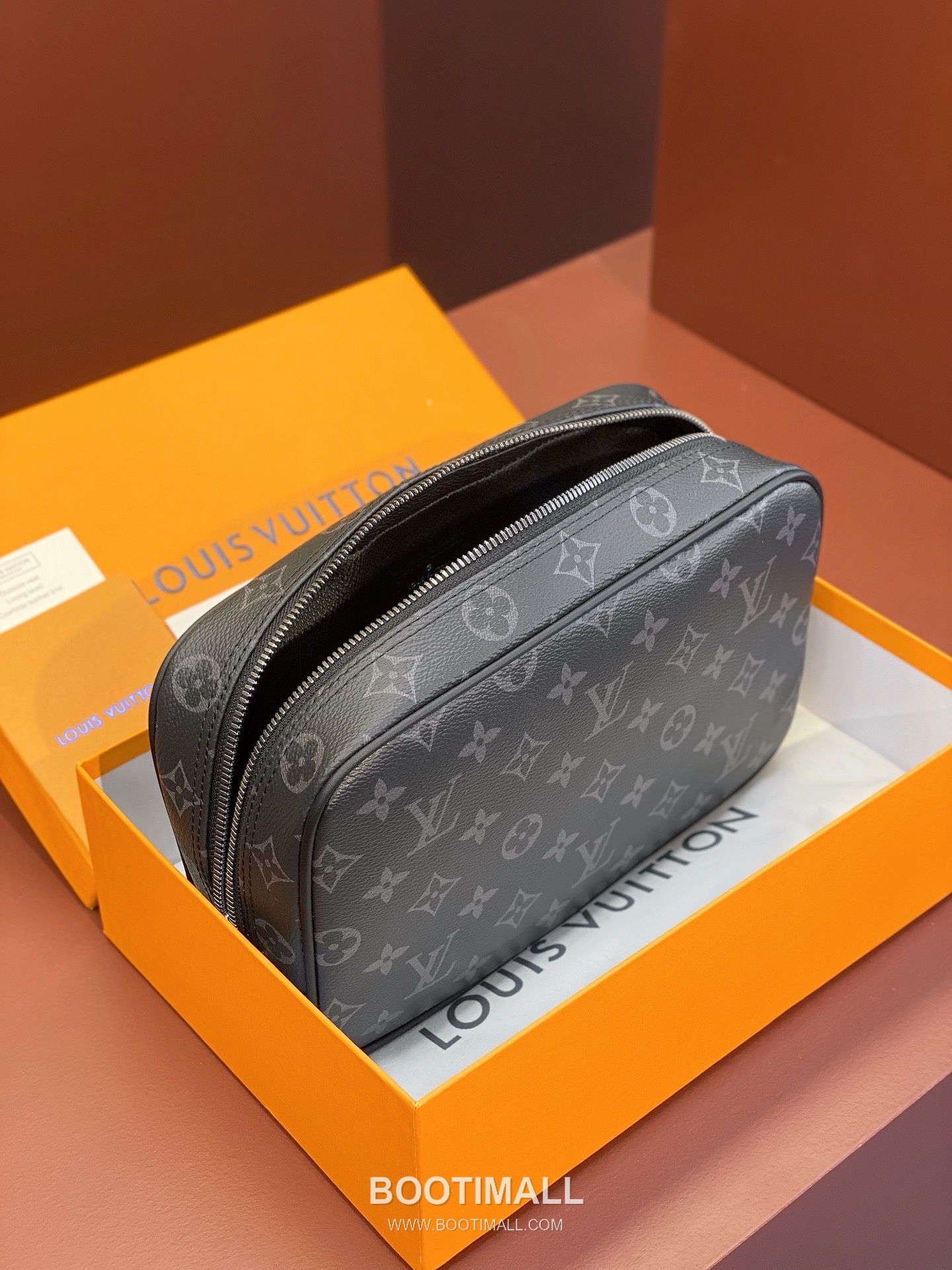 Louis Vuitton Toiletry Pouch 26 Monogram Canvas Black Clutch Bag 루이비통 토일러트리 파우치 26 M43383 모노그램 캔버스 블랙 클러치백 26cm 5