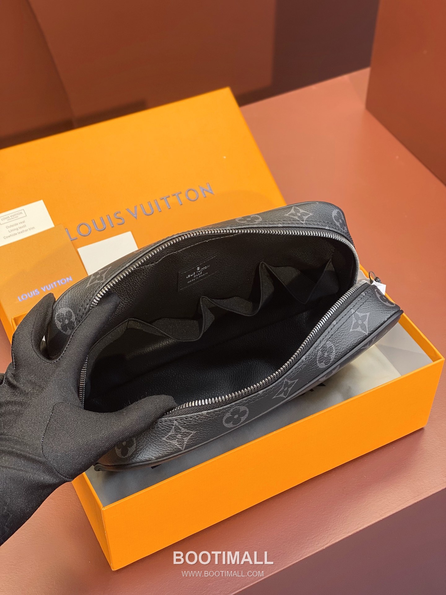 Louis Vuitton Toiletry Pouch 26 Monogram Canvas Black Clutch Bag 루이비통 토일러트리 파우치 26 M43383 모노그램 캔버스 블랙 클러치백 26cm 6