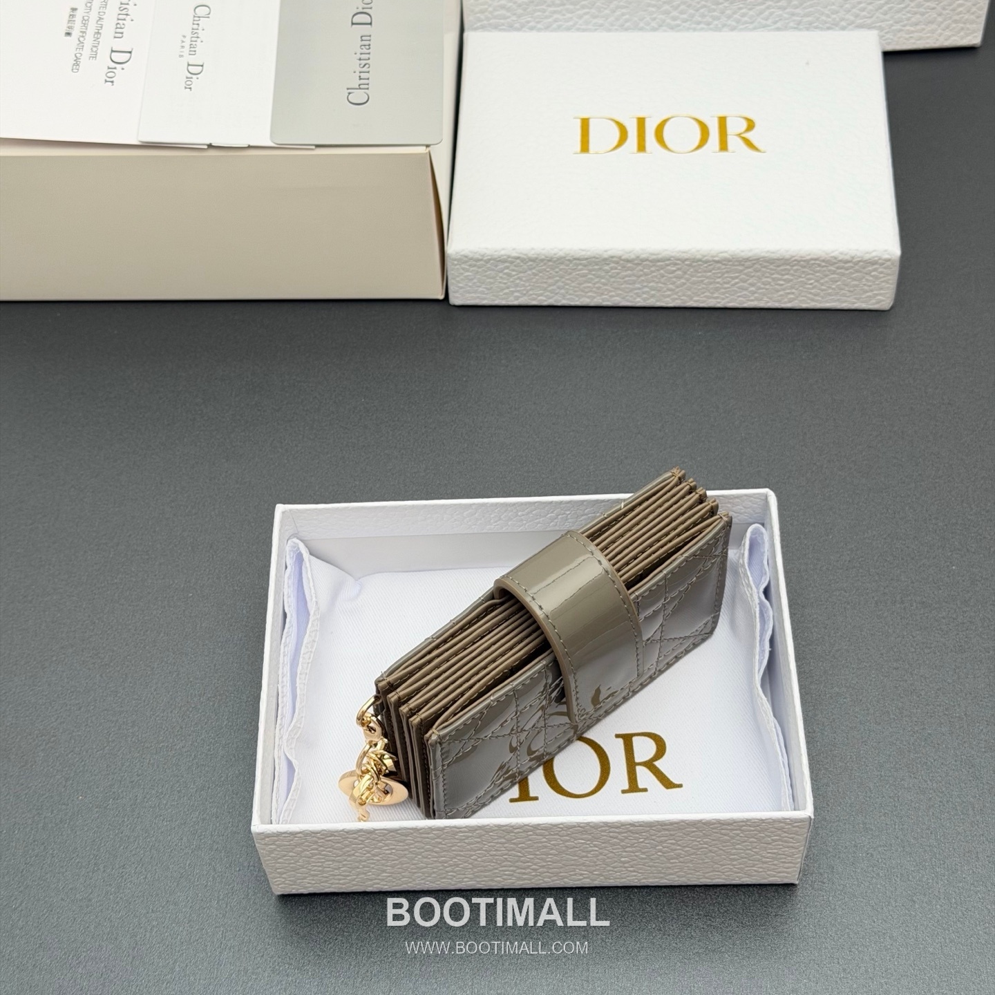 Dior Lady Jasmine Cloud Gray Patent Leather Cannage Card Holder 디올 레이디 자스민 S0074 클라우드 그레이 페이턴트 레더 카나주 카드지갑 10cm 2