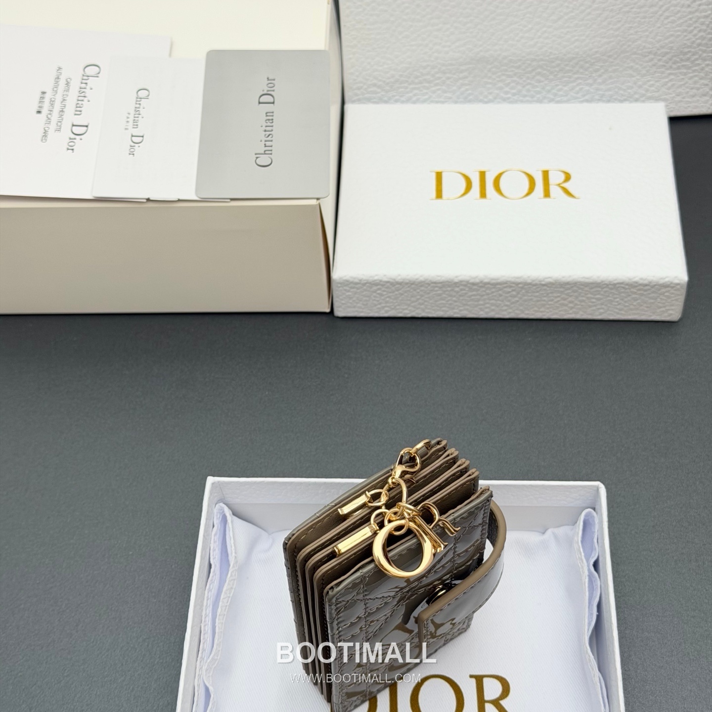 Dior Lady Jasmine Cloud Gray Patent Leather Cannage Card Holder 디올 레이디 자스민 S0074 클라우드 그레이 페이턴트 레더 카나주 카드지갑 10cm 4
