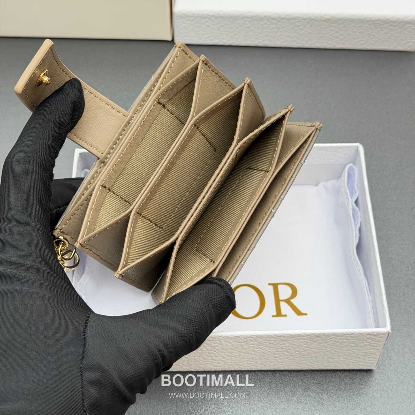 Dior Lady Jasmine Cloud Gray Patent Leather Cannage Card Holder 디올 레이디 자스민 S0074 클라우드 그레이 페이턴트 레더 카나주 카드지갑 10cm 8