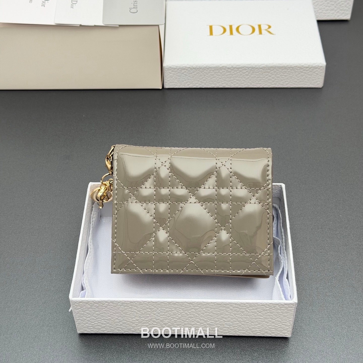 Dior Lady Gardenia Mini Wallet Cloud Gray Patent Cannage Leather Wallet 디올 레이디 가드니아 미니 월렛 S0178 클라우드 그레이 페이턴트 카나쥬 레더 반지갑 11cm 1