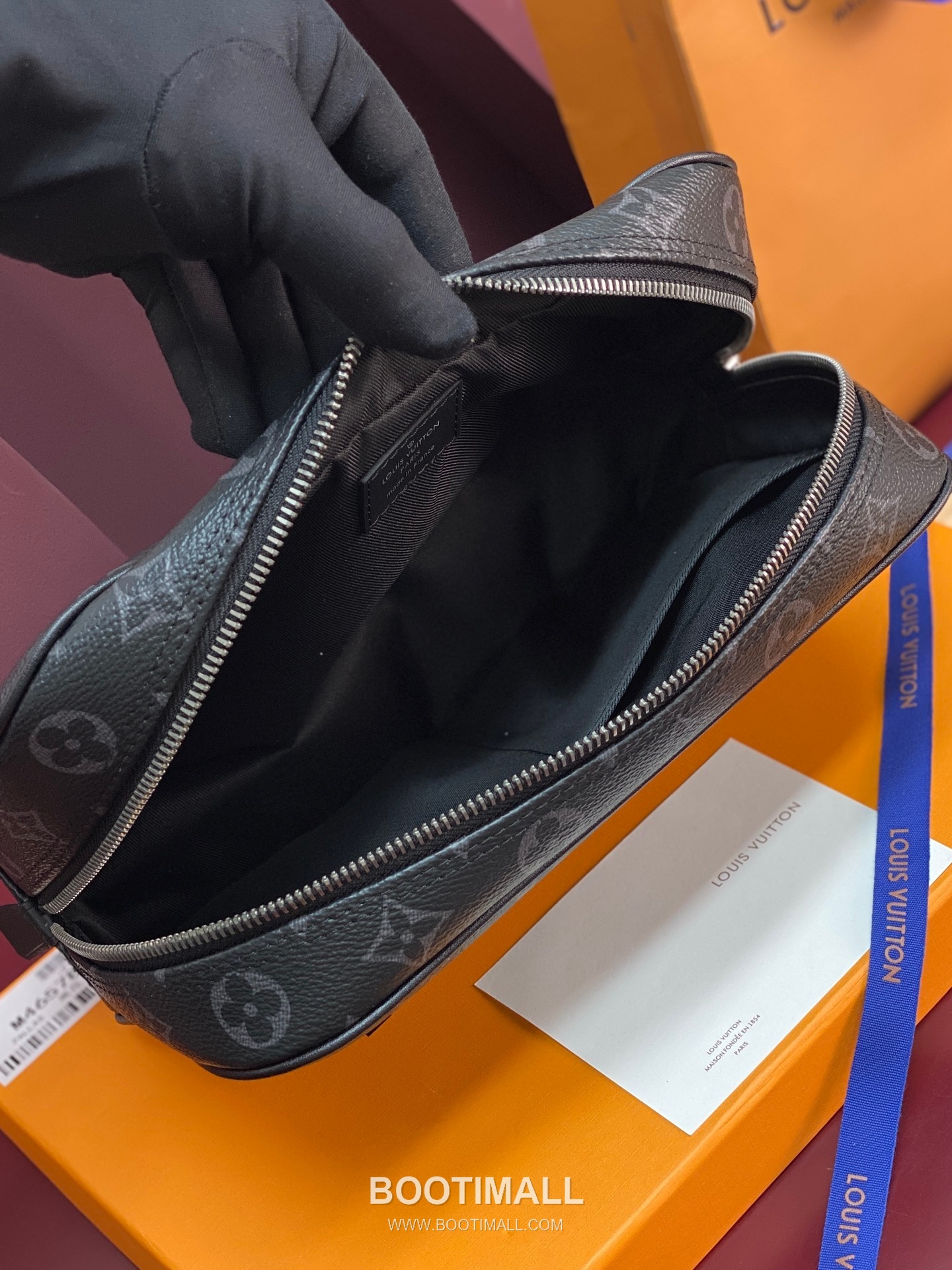 Louis Vuitton Toiletry Pouch PM Monogram Canvas Black Leather Trim Clutch Bag 루이비통 토일러트리 파우치 PM M46578 모노그램 캔버스 블랙 레더 트리밍 클러치백 26cm 4