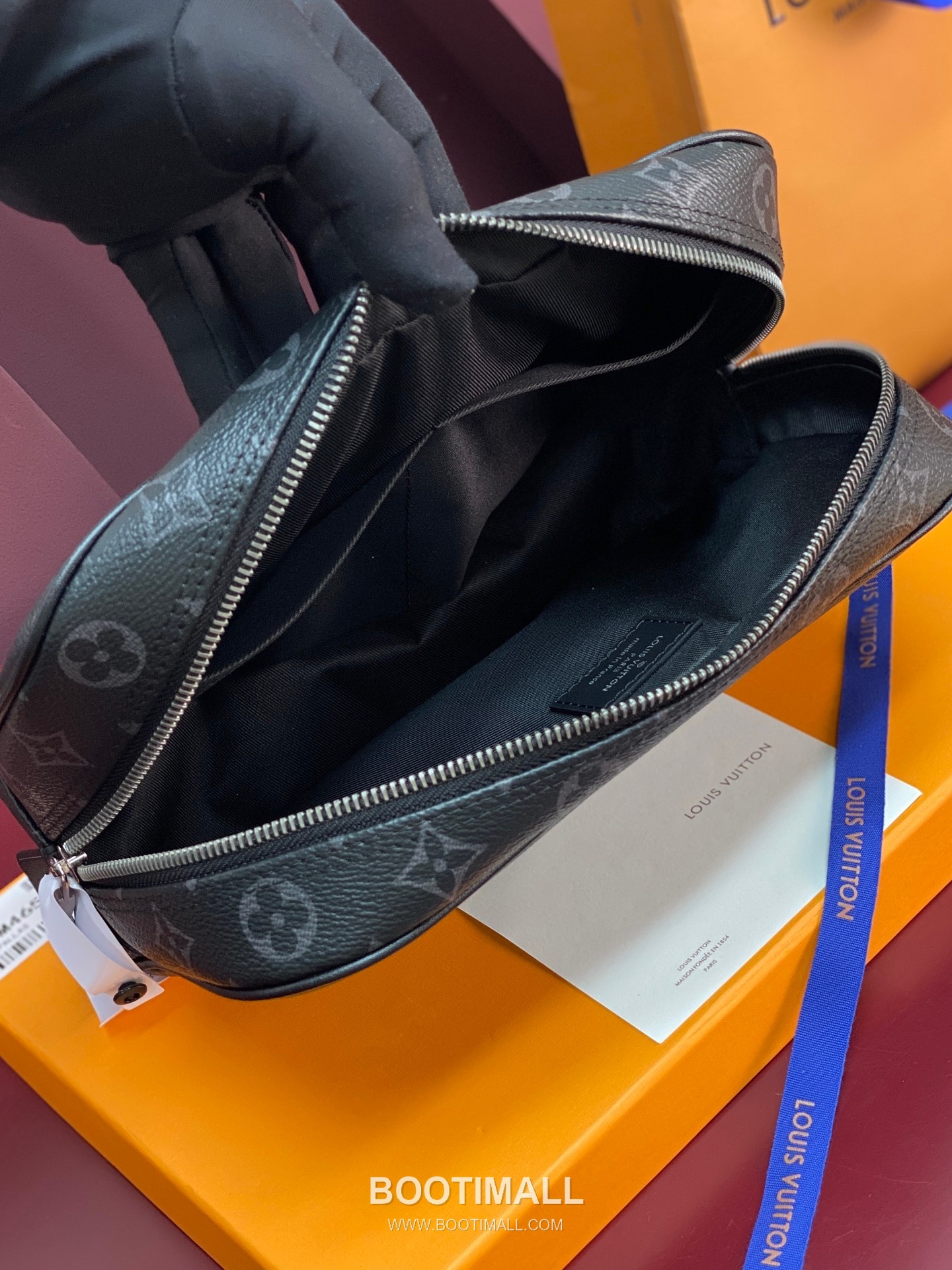 Louis Vuitton Toiletry Pouch PM Monogram Canvas Black Leather Trim Clutch Bag 루이비통 토일러트리 파우치 PM M46578 모노그램 캔버스 블랙 레더 트리밍 클러치백 26cm 5