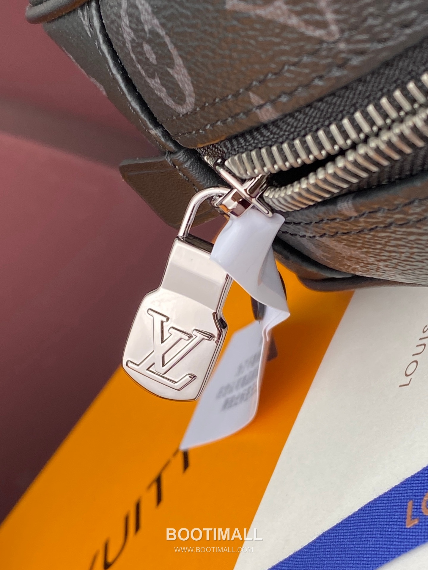 Louis Vuitton Toiletry Pouch PM Monogram Canvas Black Leather Trim Clutch Bag 루이비통 토일러트리 파우치 PM M46578 모노그램 캔버스 블랙 레더 트리밍 클러치백 26cm 10