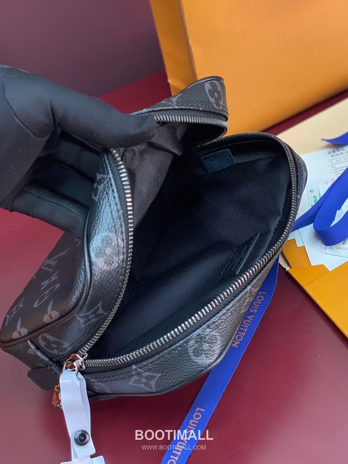 Louis Vuitton Toiletry Pouch PM Monogram Canvas Black Leather Trim Clutch Bag 루이비통 뚜왈렛트 파우치 PM M46577 모노그램 캔버스 블랙 레더 트림 클러치백 21cm 5