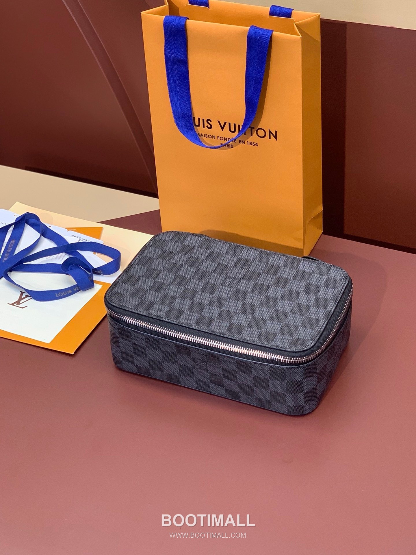 Louis Vuitton Damier Graphite Packing Cube Medium Travel Organizer Black 루이비통 다미에 그라파이트 패킹 큐브 미디엄 트래블 오거나이저 블랙 M40182 1