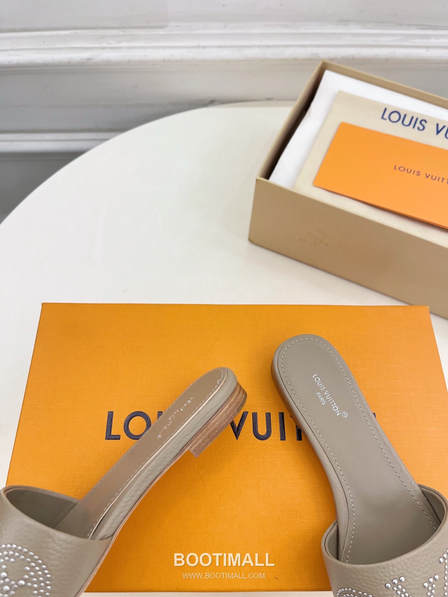 Louis Vuitton 6AM Studded Kitten Heel Mule Calfskin Leather Slides 루이비통 6AM 스터드 키튼힐 뮬 송아지 가죽 슬라이드 260cm -2 6