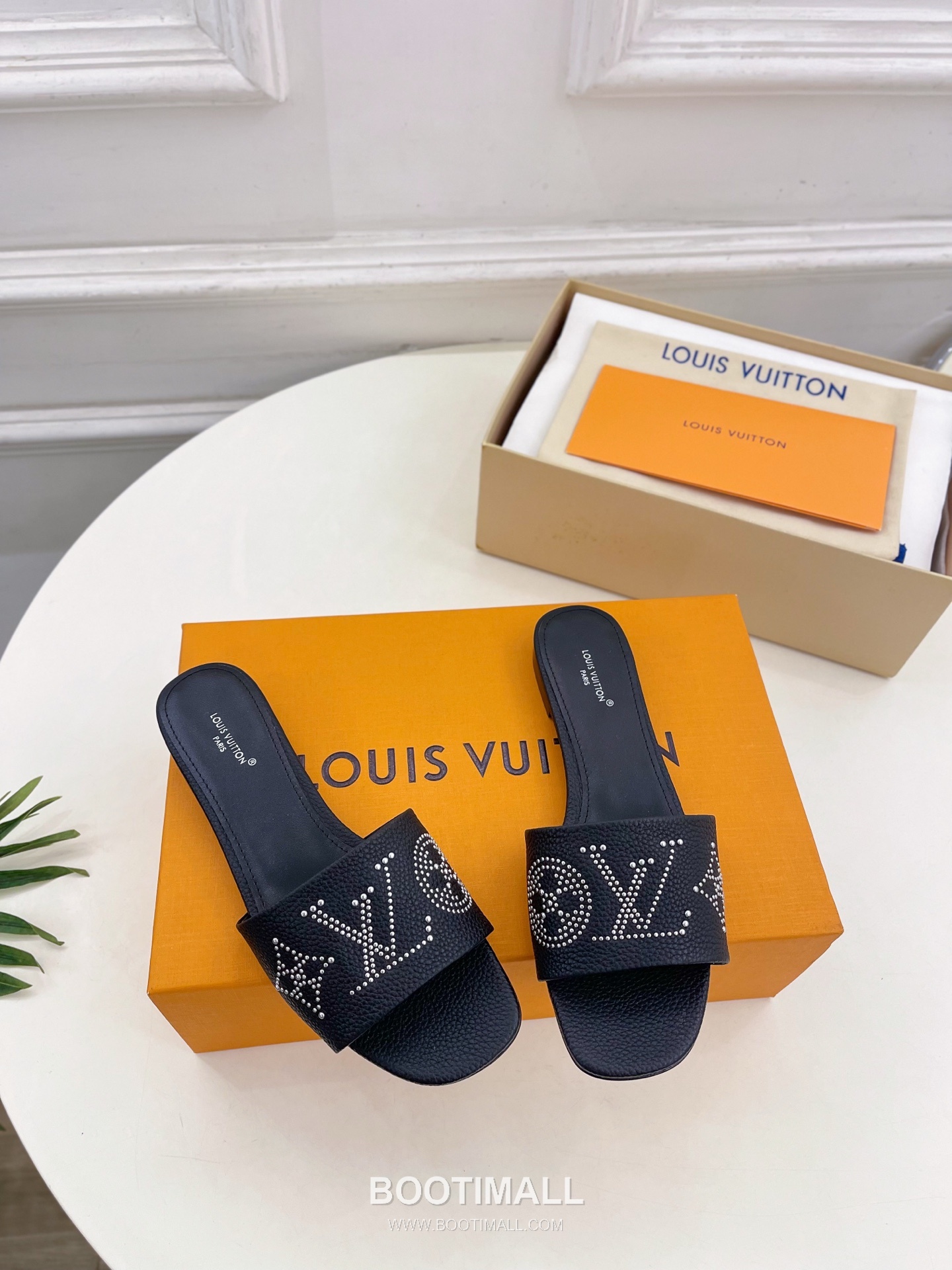 Louis Vuitton 6AM Studded Kitten Heel Mule Calfskin Leather Slides 루이비통 6AM 스터드 키튼힐 뮬 송아지 가죽 슬라이드 260cm -2 2