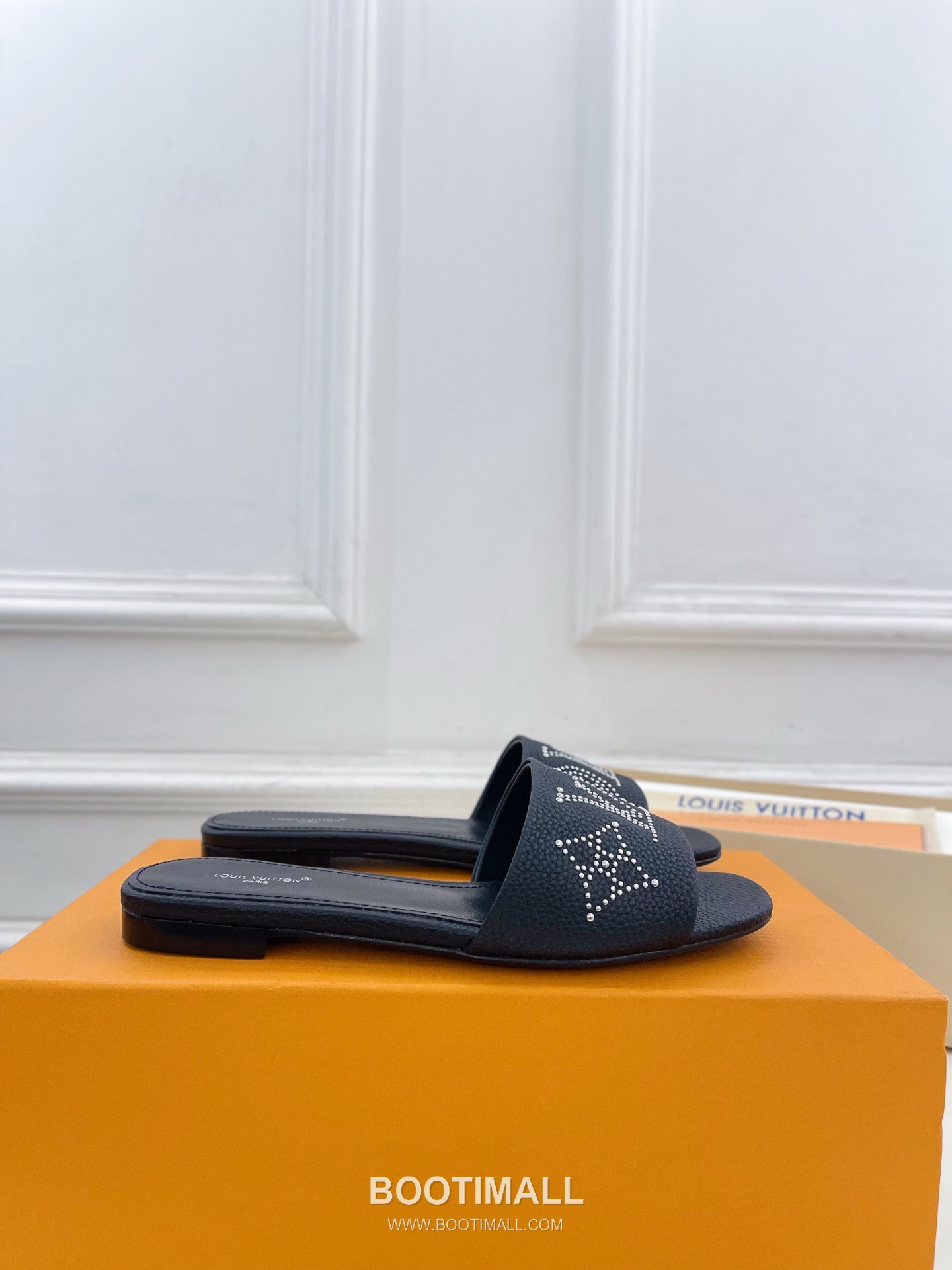 Louis Vuitton 6AM Studded Kitten Heel Mule Calfskin Leather Slides 루이비통 6AM 스터드 키튼힐 뮬 송아지 가죽 슬라이드 260cm -2 4