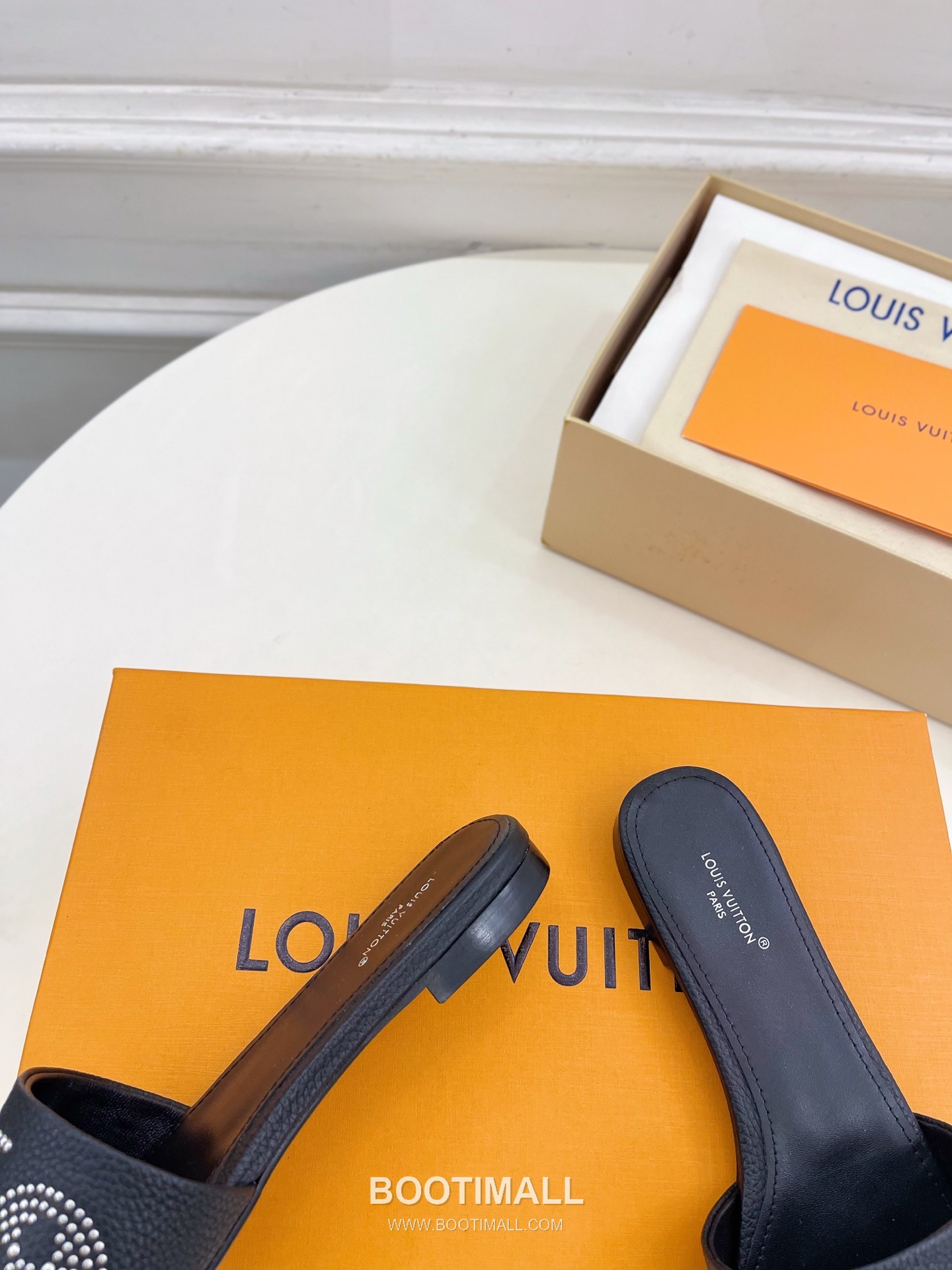 Louis Vuitton 6AM Studded Kitten Heel Mule Calfskin Leather Slides 루이비통 6AM 스터드 키튼힐 뮬 송아지 가죽 슬라이드 260cm -2 7