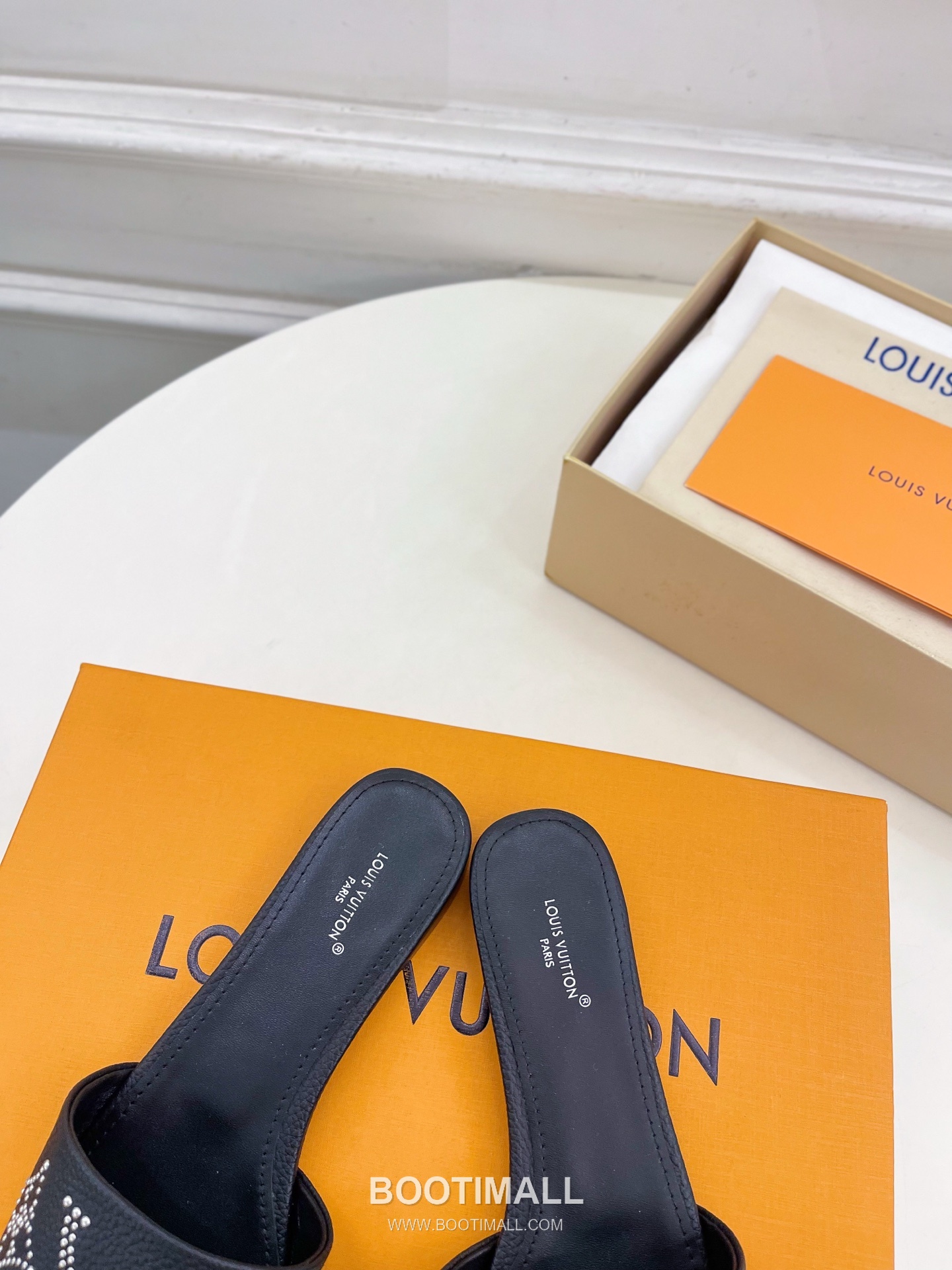 Louis Vuitton 6AM Studded Kitten Heel Mule Calfskin Leather Slides 루이비통 6AM 스터드 키튼힐 뮬 송아지 가죽 슬라이드 260cm -2 8