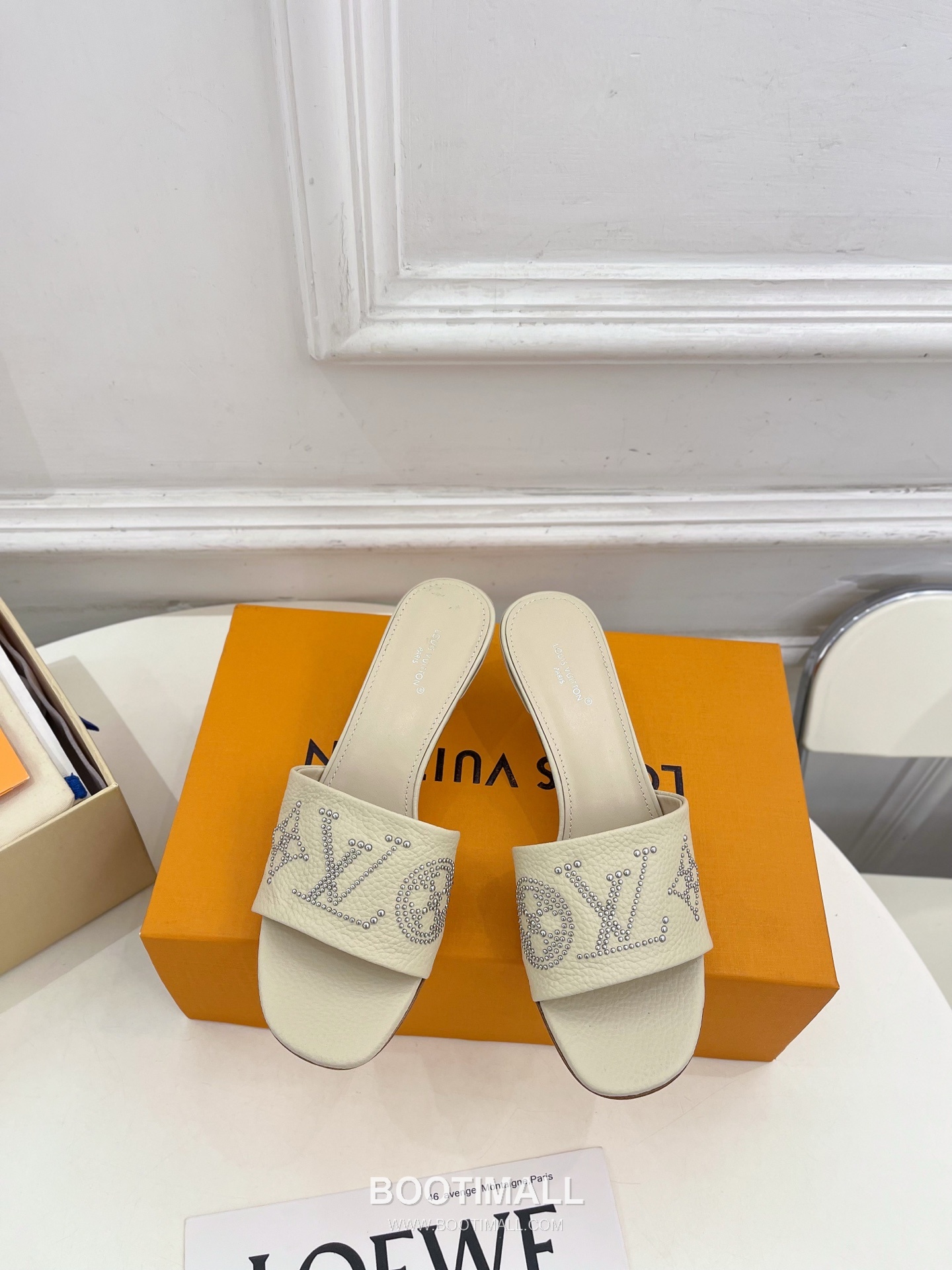 Louis Vuitton 6AM Studded Kitten Heel Mule Calfskin Leather Slides 루이비통 6AM 스터드 키튼힐 뮬 송아지 가죽 슬라이드 260cm -2 1