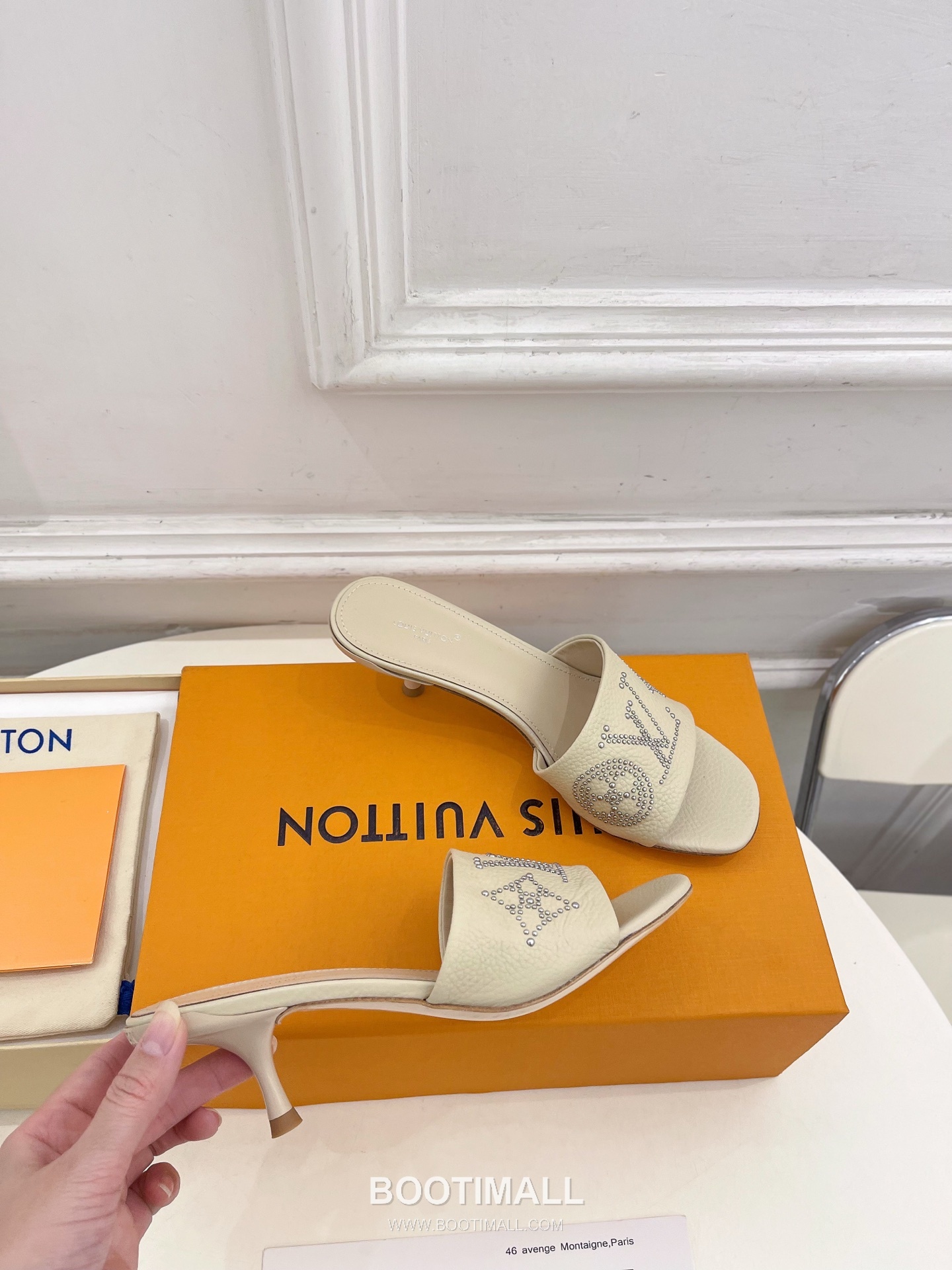 Louis Vuitton 6AM Studded Kitten Heel Mule Calfskin Leather Slides 루이비통 6AM 스터드 키튼힐 뮬 송아지 가죽 슬라이드 260cm -2 4